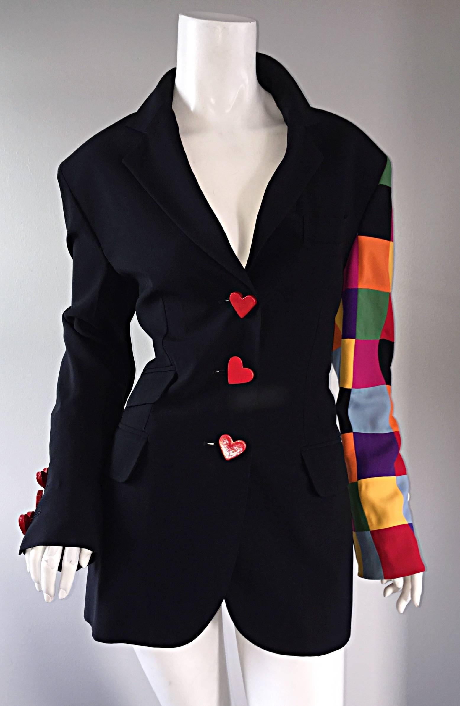 Außergewöhnlicher Vintage Moschino Couture Schwarzer Blazer mit Patchwork-Ärmeln + Herzknöpfen Damen