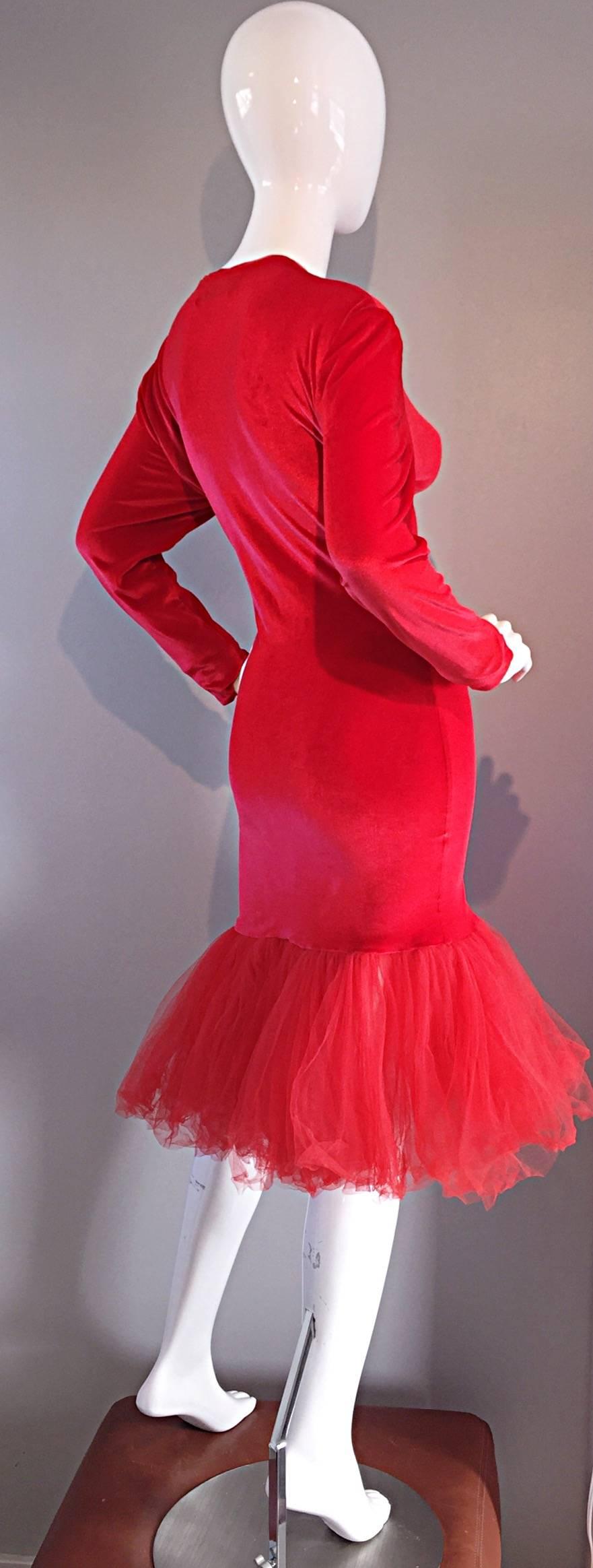 Extraordinaire robe sirène moulante vintage Patrick Kelly rouge avec ourlet en tulle, années 1980 Excellent état - En vente à San Diego, CA