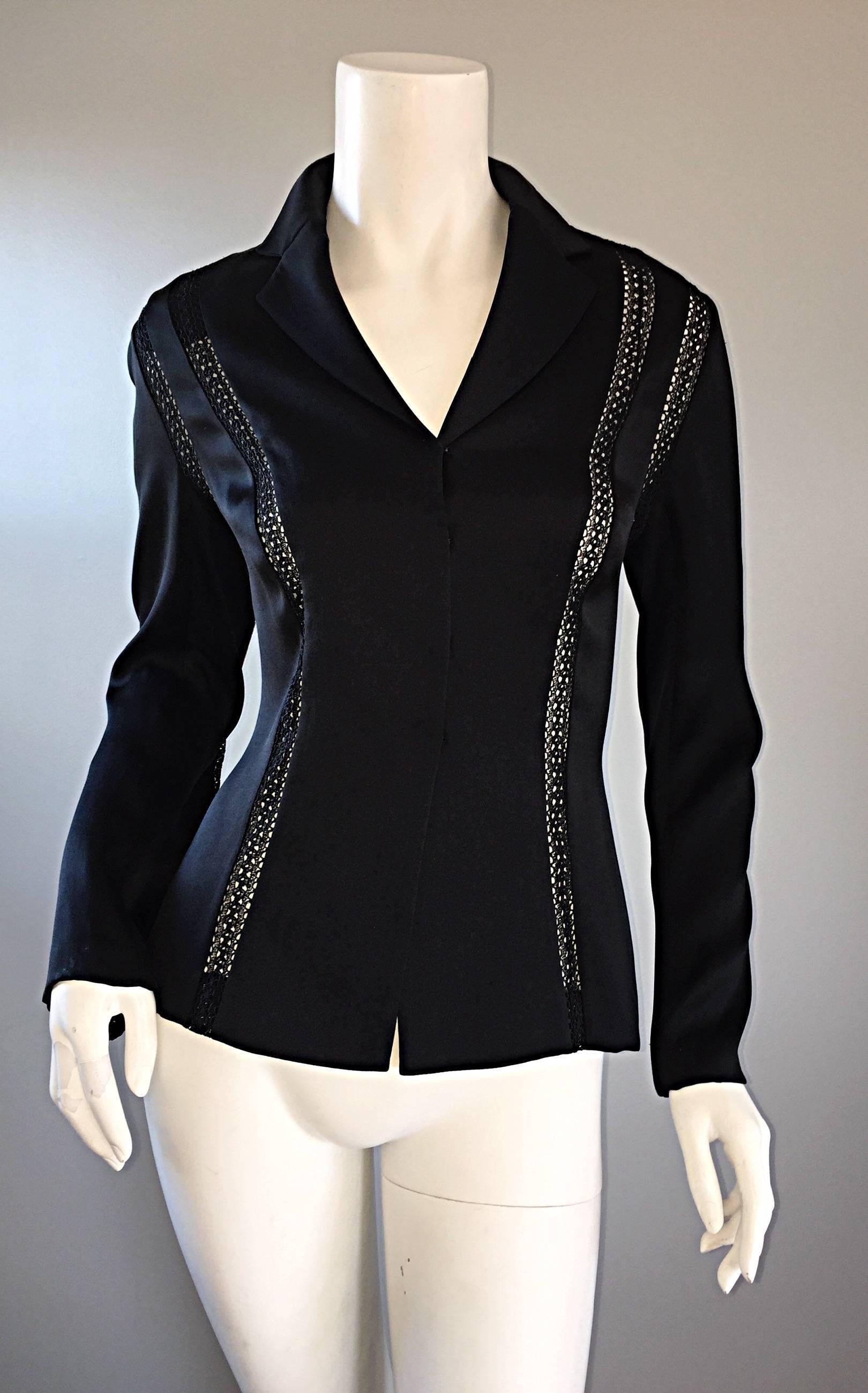 Schöne Vintage Richard Tyler gehäkelte Bluse aus schwarzer Seide mit Cut-Out aus den 1990er Jahren (Schwarz) im Angebot