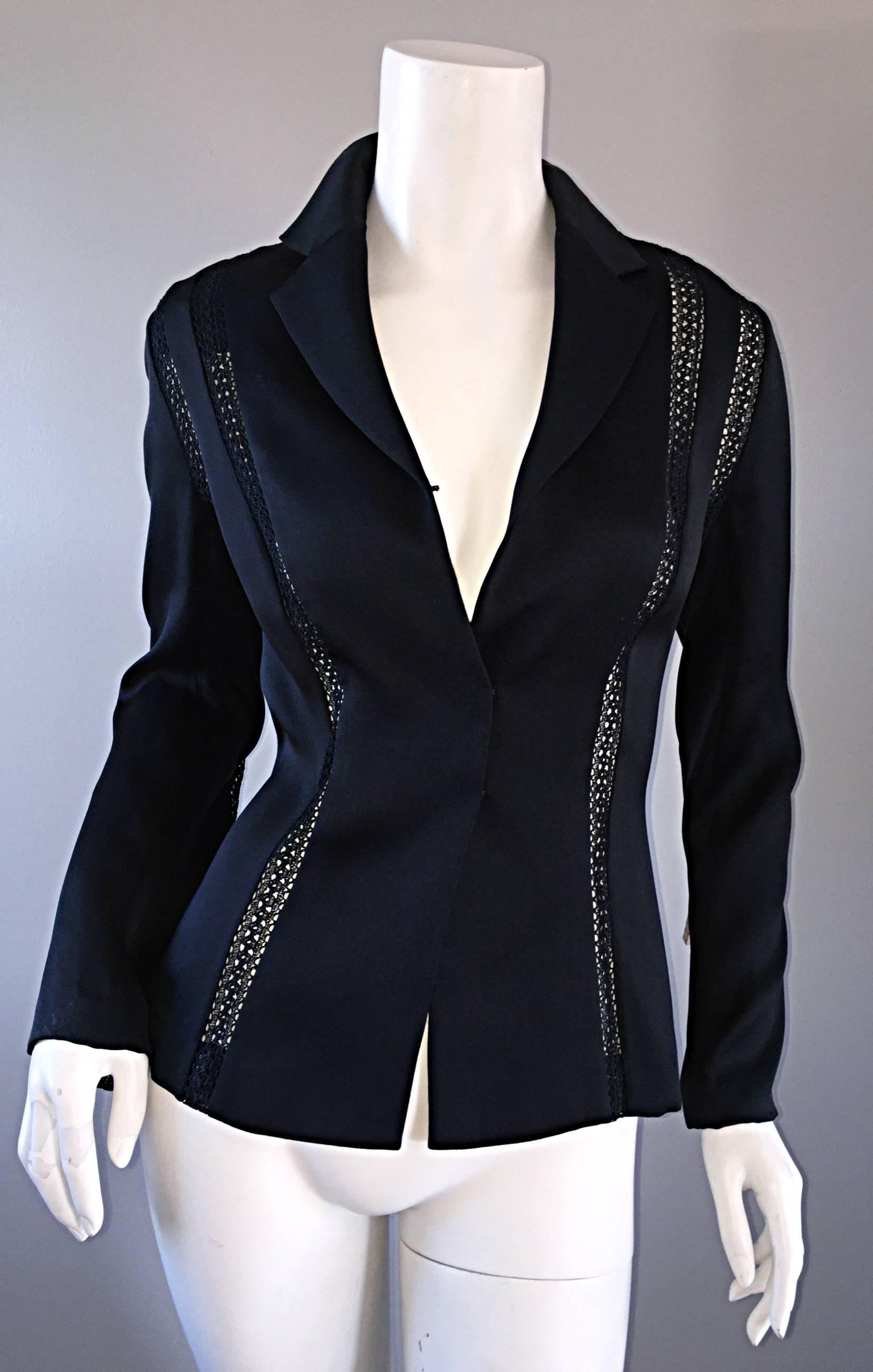 Schöne Vintage Richard Tyler gehäkelte Bluse aus schwarzer Seide mit Cut-Out aus den 1990er Jahren im Angebot 3