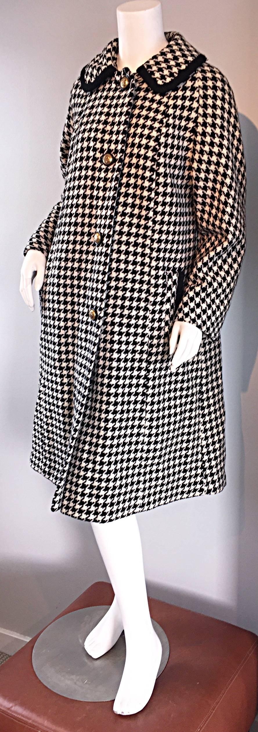 Adorable 1960s 60s Black and White Hounstooth Vintage Wool Swing Jacket / Coat 2