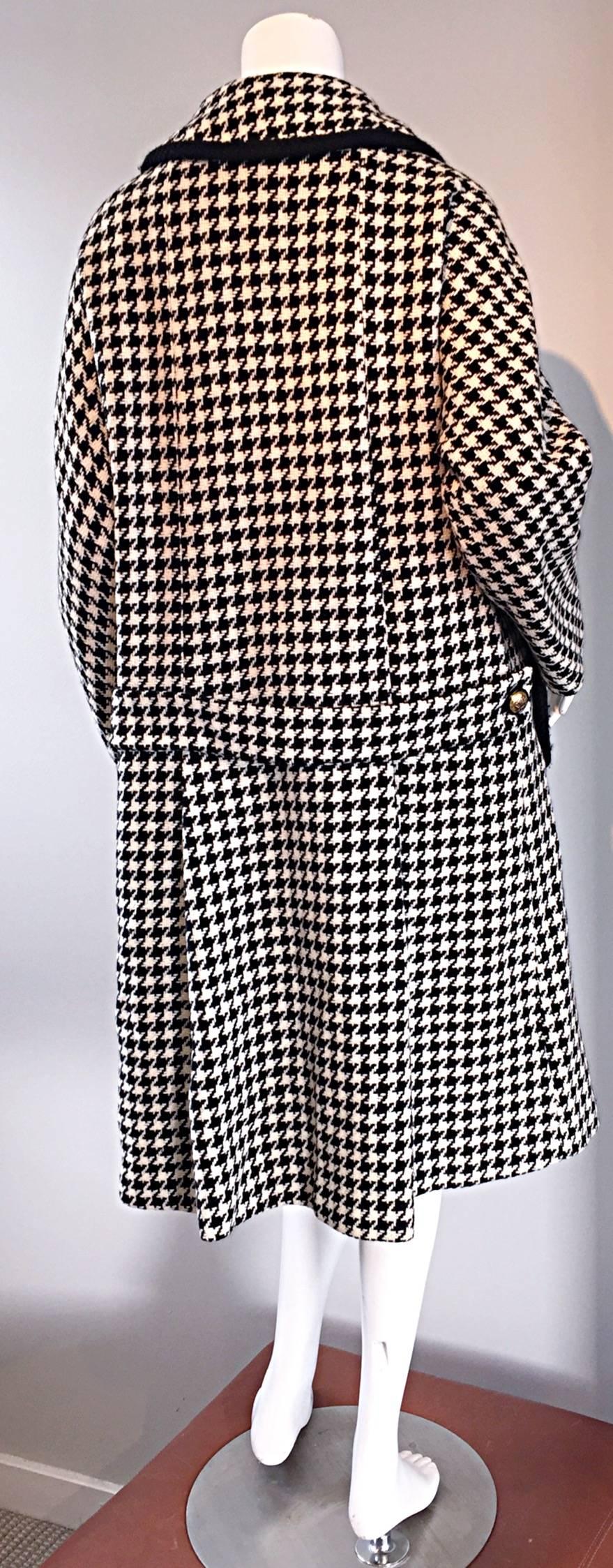 Women's Adorable 1960s 60s Black and White Hounstooth Vintage Wool Swing Jacket / Coat