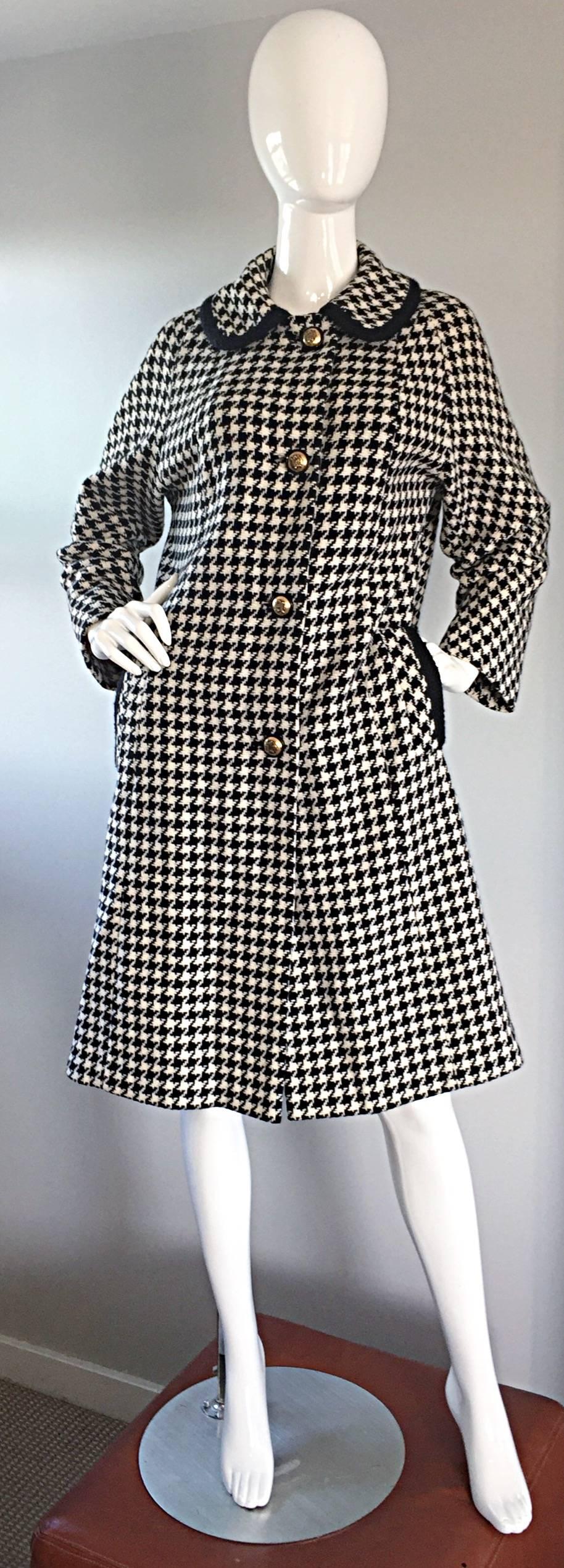 Adorable 1960s 60s Black and White Hounstooth Vintage Wool Swing Jacket / Coat 1