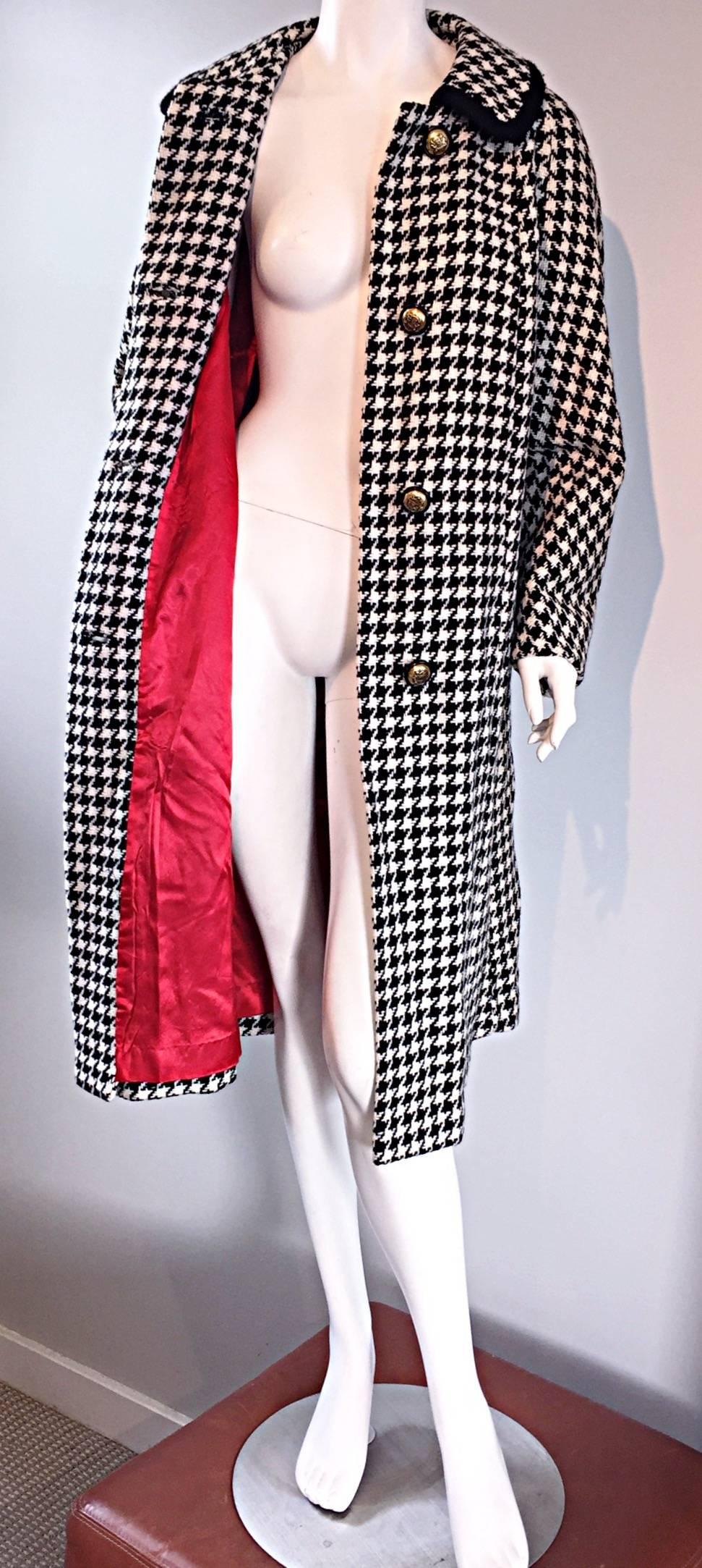Adorable 1960s 60s Black and White Hounstooth Vintage Wool Swing Jacket / Coat In Excellent Condition In San Diego, CA