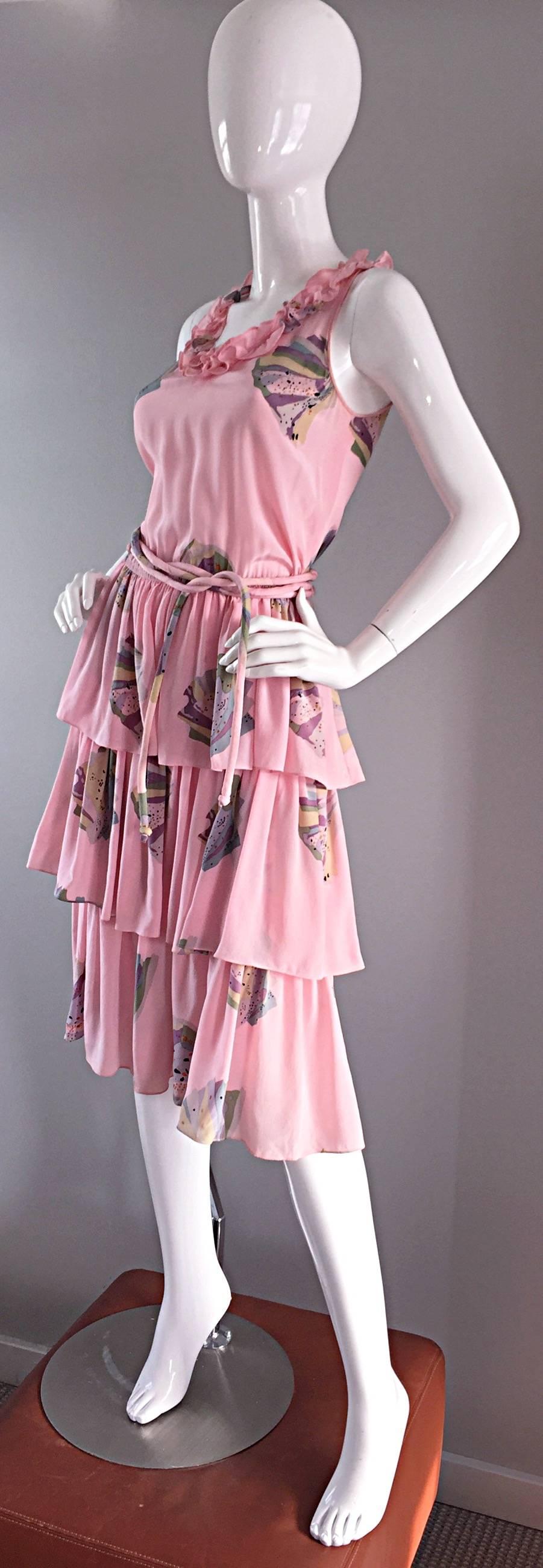 Women's Vintage Mary McFadden Light Pink ' Fan ' Print Ruffle Tiered Silk Dress w/ Belt For Sale