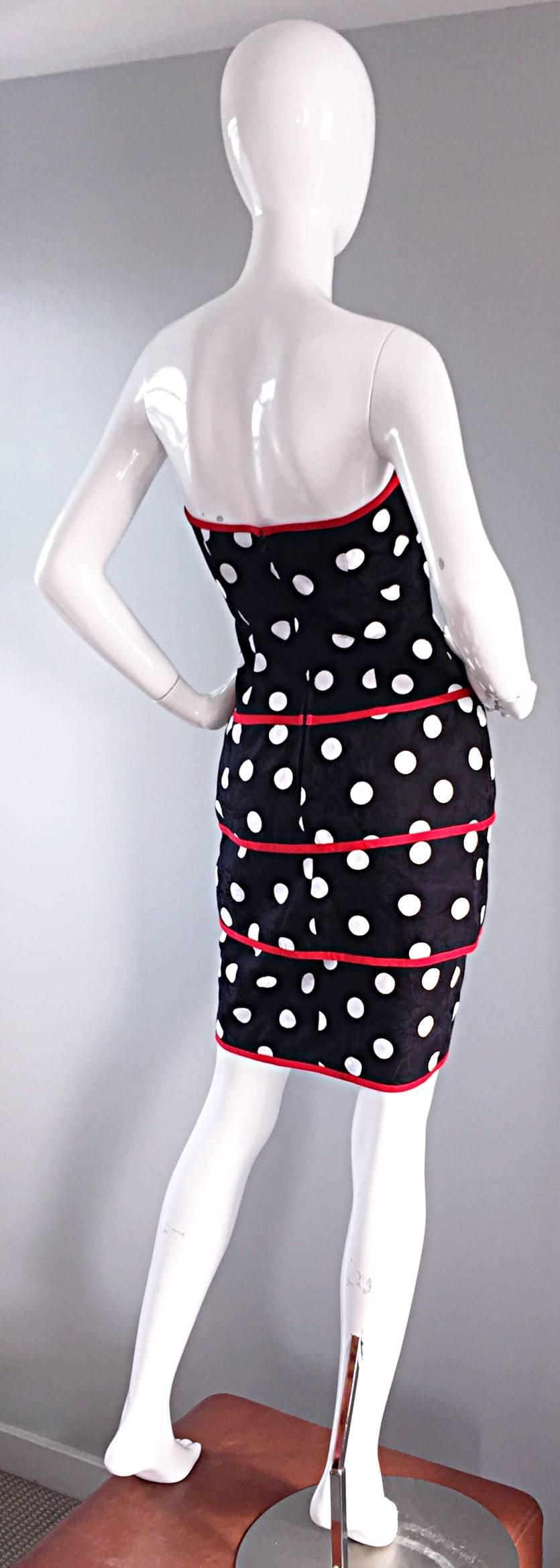 Amazing, and sexy vintage A.J. Bari, for Neiman Marcus, 1990s / 90s black and white polka dot strapless dress! Incredible fit, that is extremely flattering on! Great construction, with interior waist strap to keep everything in place. Great for a