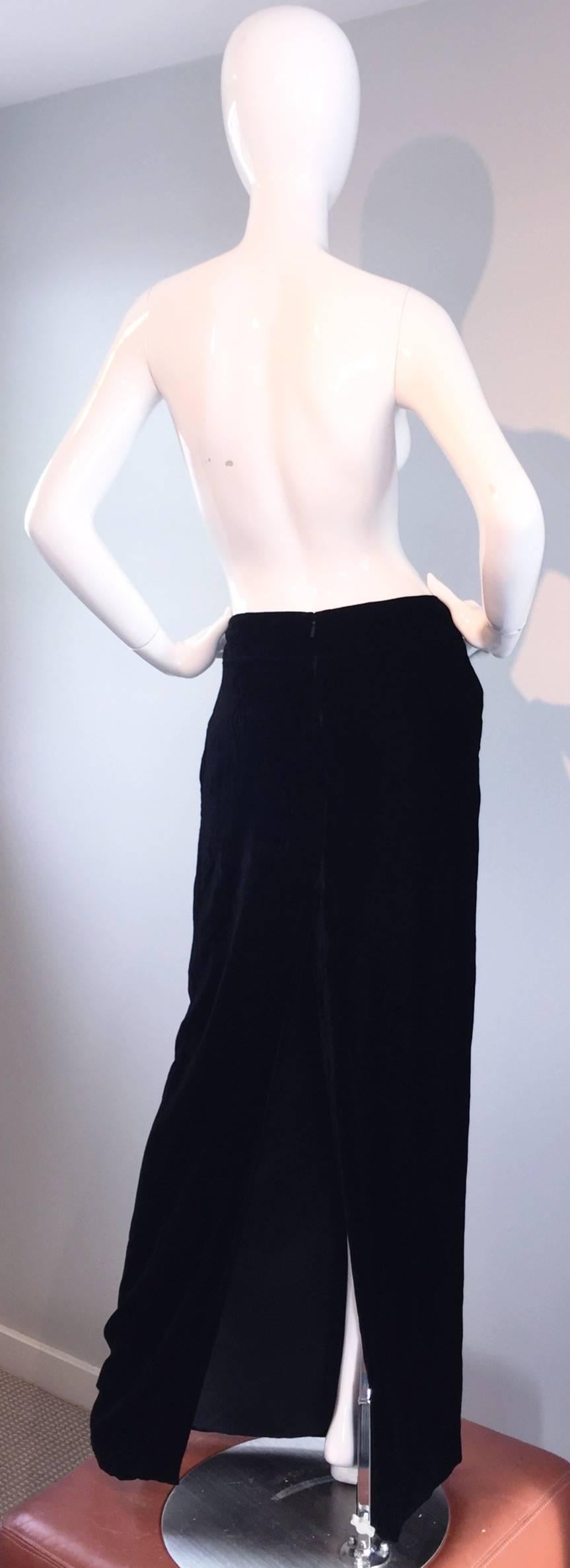 Beautiful Tom Ford, for Gucci, black silk velvet maxi skirt! Features the softest, most luxurious black silk velvet, with a fantastic shape! Slight mermaid hem, that flares ever so slightly at the hem. Sits low on the waist, for a modern look.