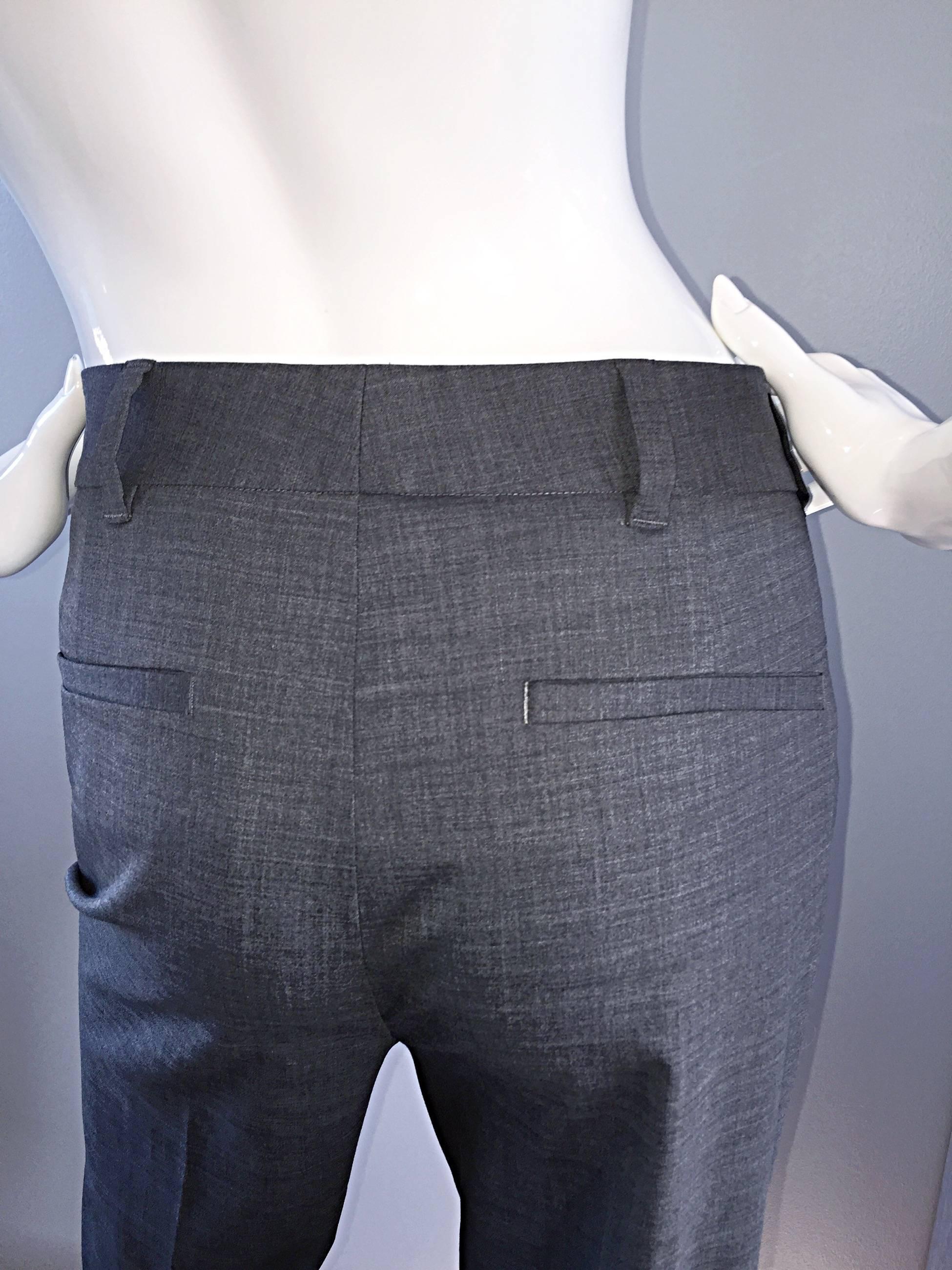 Reed Krakoff - Robe-culotte courte en laine légère RK grise caractéristique en vente 1