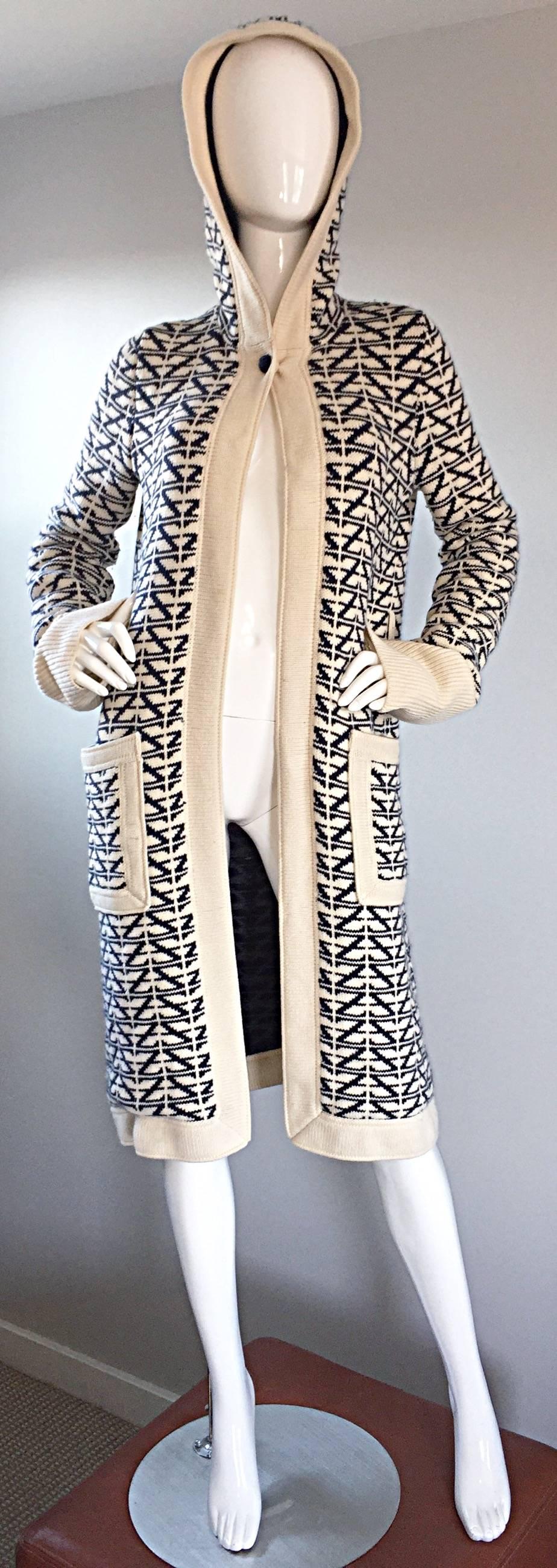 Zac Posen Navy + Ivory Cashmere Hooded Cardigan Sweater w/ Signature ' Z ' Print In Good Condition In San Diego, CA