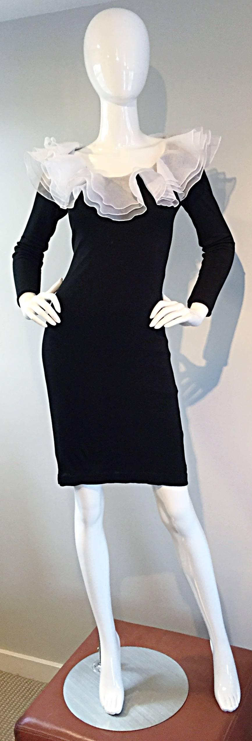 Unglaubliches Vintage Jill Richards Schwarzweißes Body Con Kleid mit langen Ärmeln und Rüschen Damen im Angebot