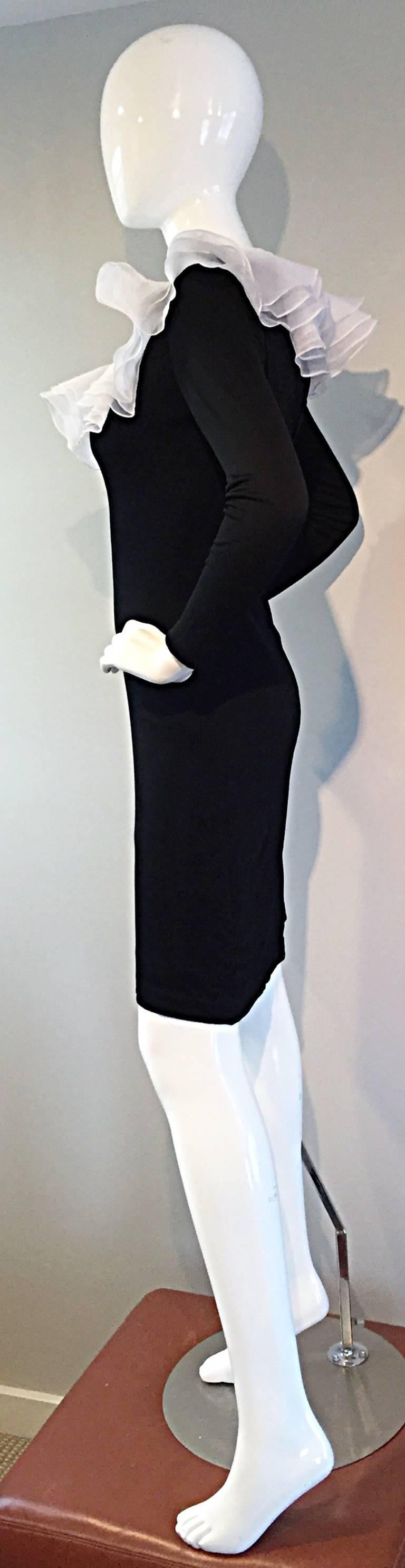 Unglaubliches Vintage Jill Richards Schwarzweißes Body Con Kleid mit langen Ärmeln und Rüschen im Angebot 5
