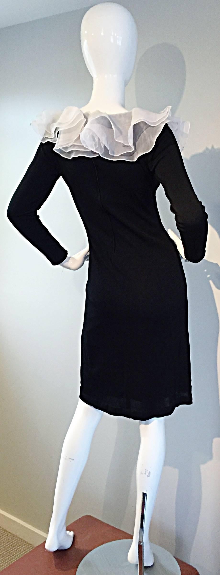 Unglaubliches Vintage Jill Richards Schwarzweißes Body Con Kleid mit langen Ärmeln und Rüschen im Angebot 1