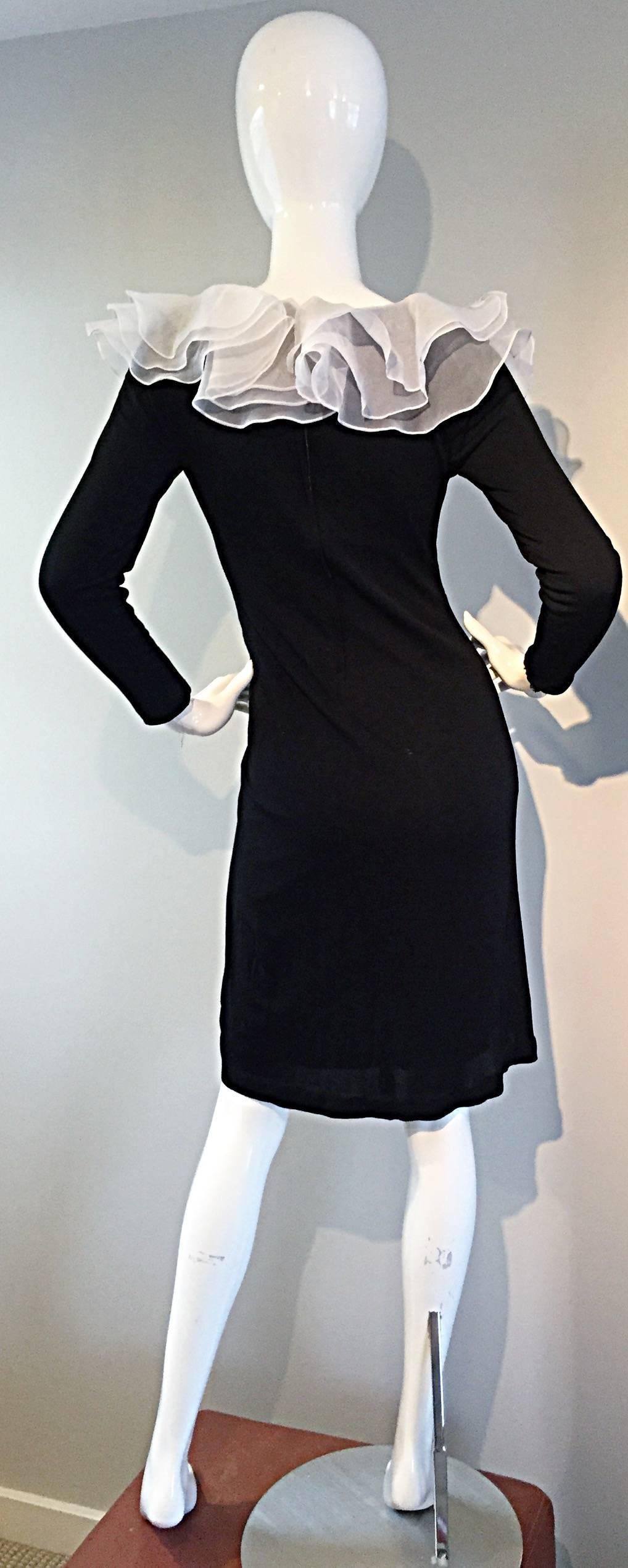 Unglaubliches Vintage Jill Richards Schwarzweißes Body Con Kleid mit langen Ärmeln und Rüschen im Zustand „Hervorragend“ im Angebot in San Diego, CA