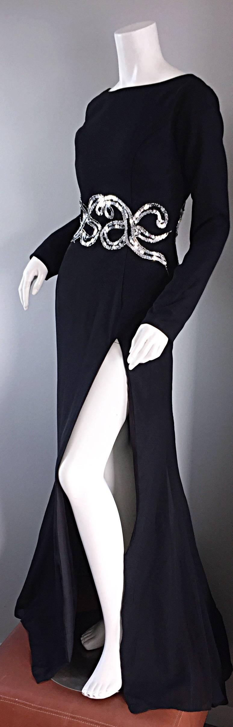 Noir Robe sexy vintage faite sur mesure en soie noire et paillettes avec fente à la cheville et traîne en vente