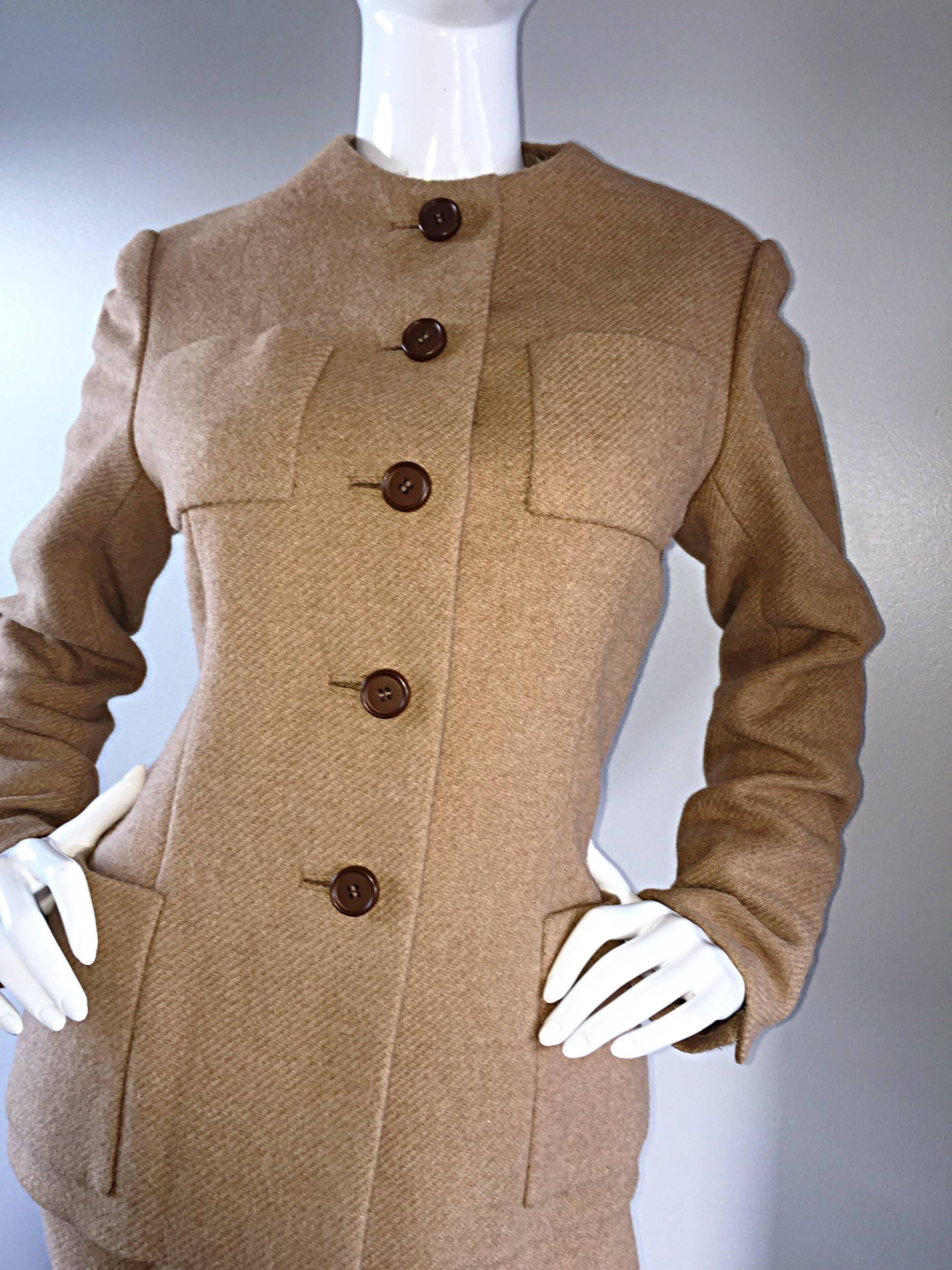  Norman Norell 1960s Size 12 Tan / Camel 60s Vintage Blazer Jacket + Skirt Suit In Excellent Condition For Sale In San Diego, CA