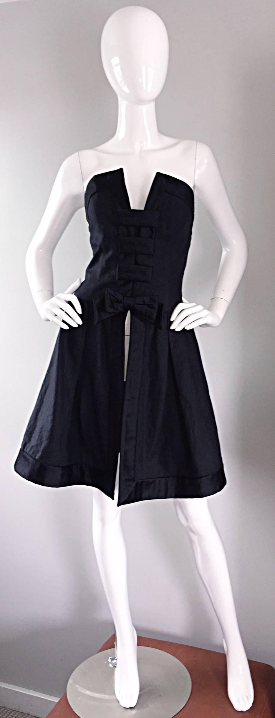 Vintage Rena Lange Schwarz Seide Avant Garde trägerlos Overkleid Cut Out Schleife Kleid im Zustand „Hervorragend“ im Angebot in San Diego, CA