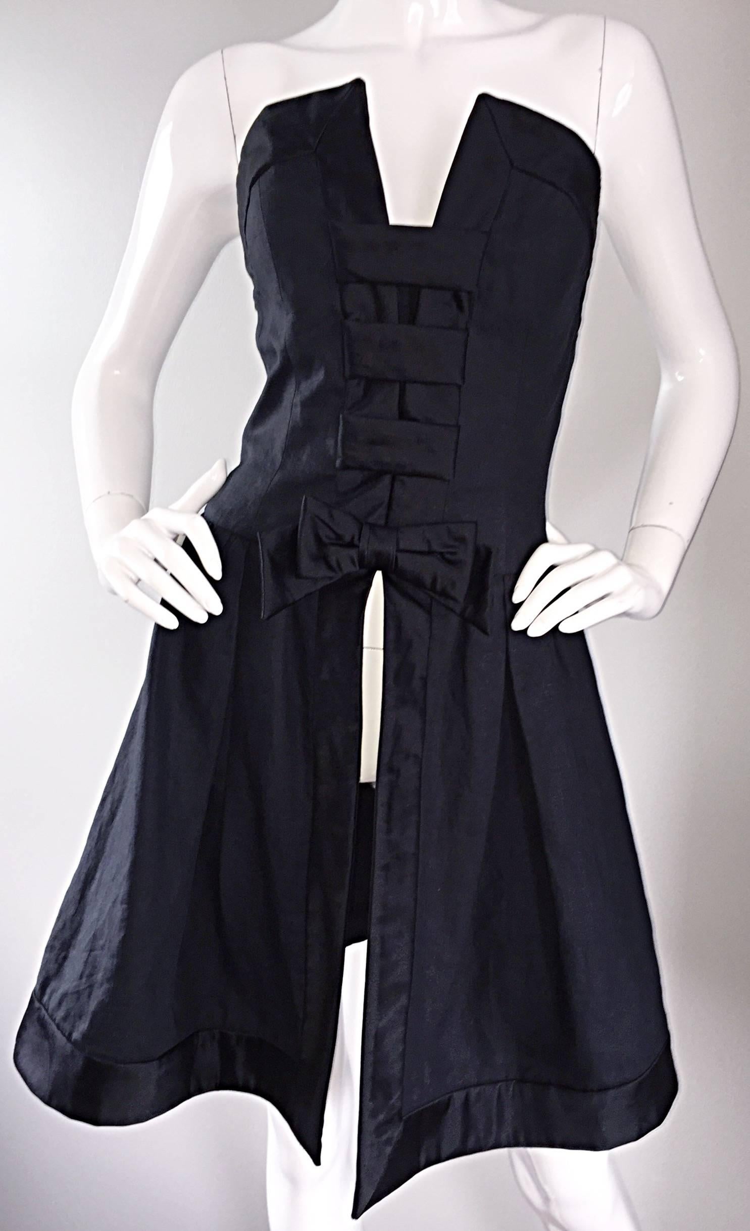 Vintage Rena Lange Schwarz Seide Avant Garde trägerlos Overkleid Cut Out Schleife Kleid im Angebot 3