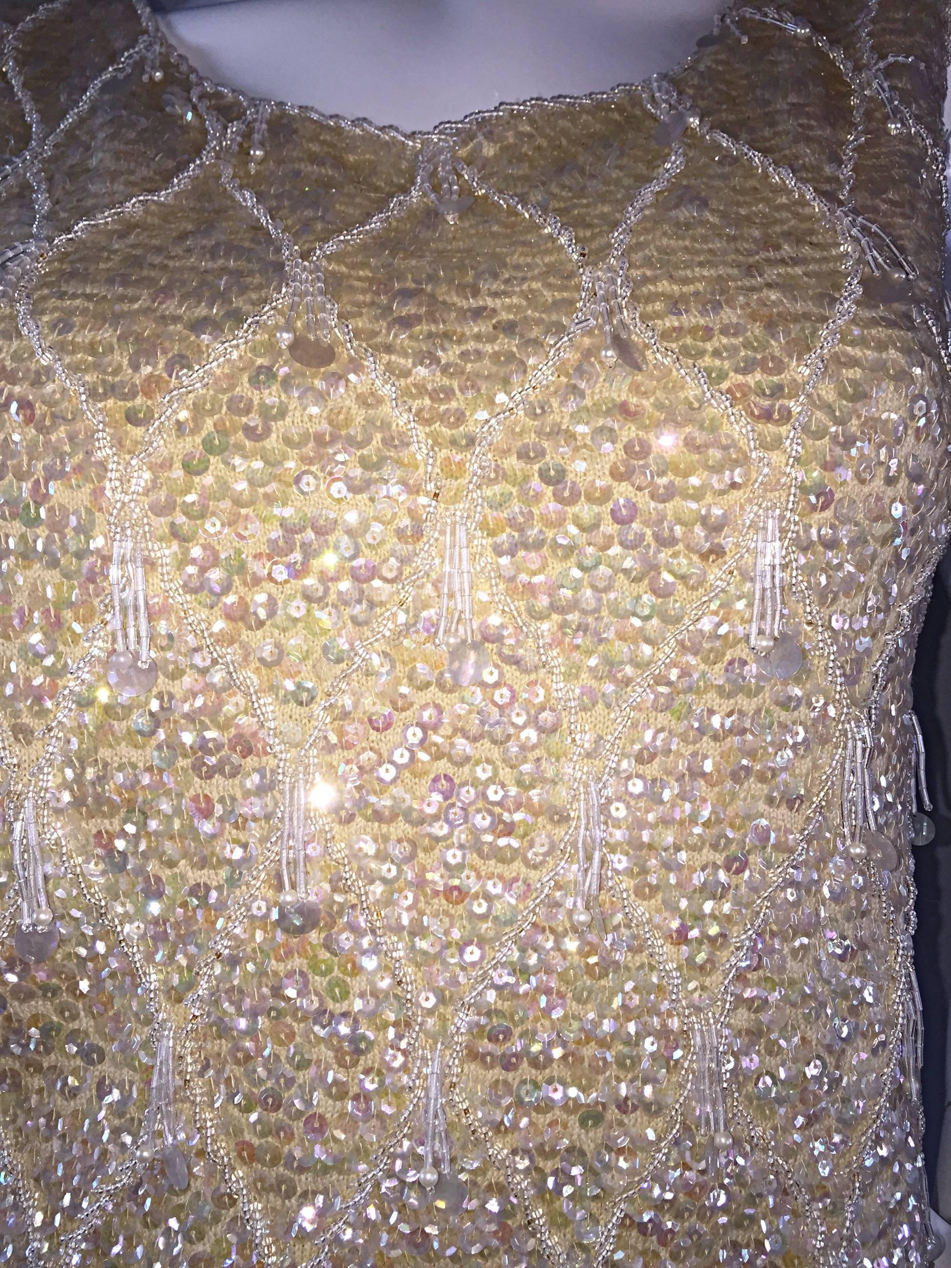 Schöne 1950er / 1960er Jahre Elfenbein Wolle Perlen + Pailletten Off - White ärmelloses Top Damen im Angebot