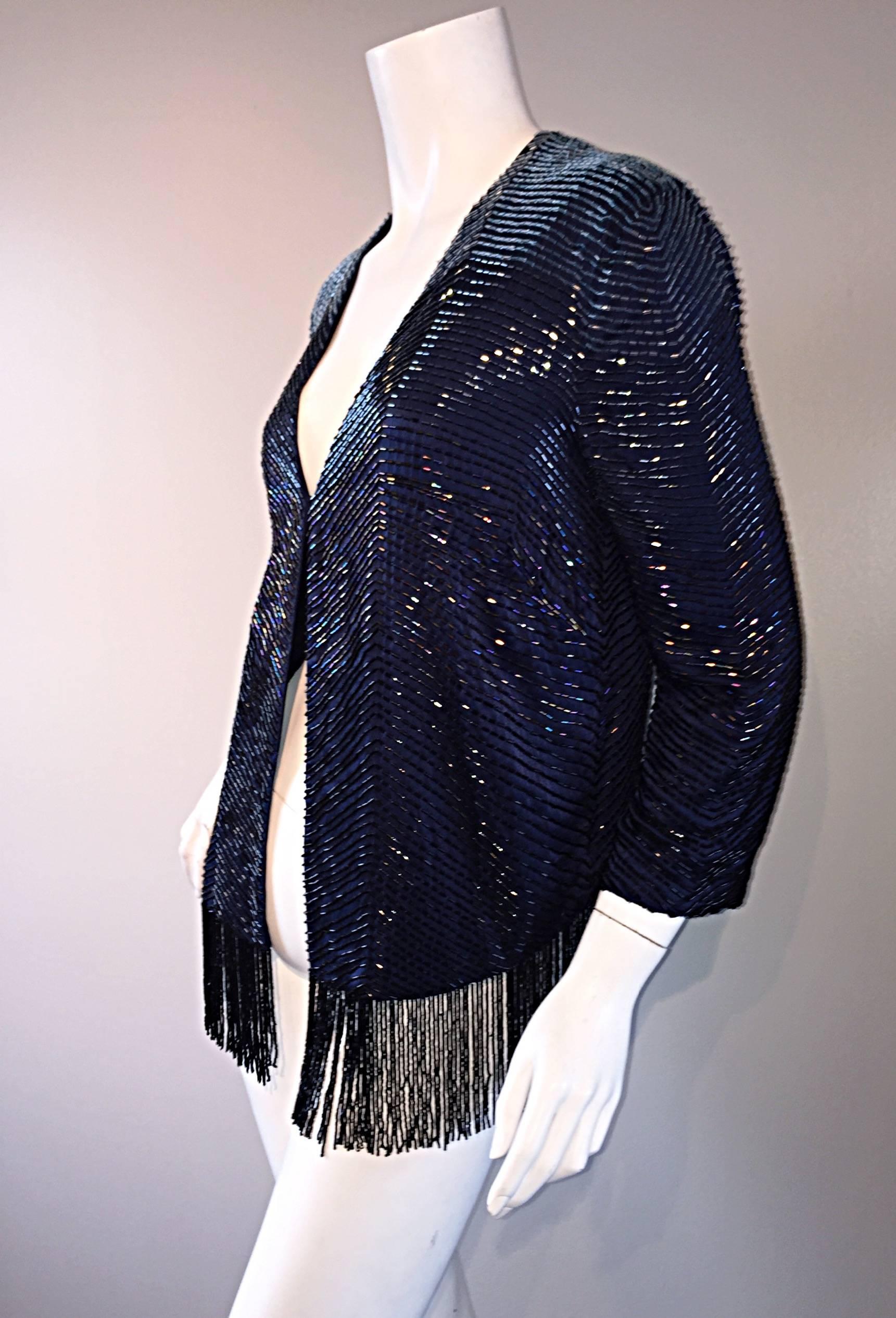 Magnifique cardigan vintage bleu marine en soie perlée et frangée avec perles de verre Pour femmes en vente