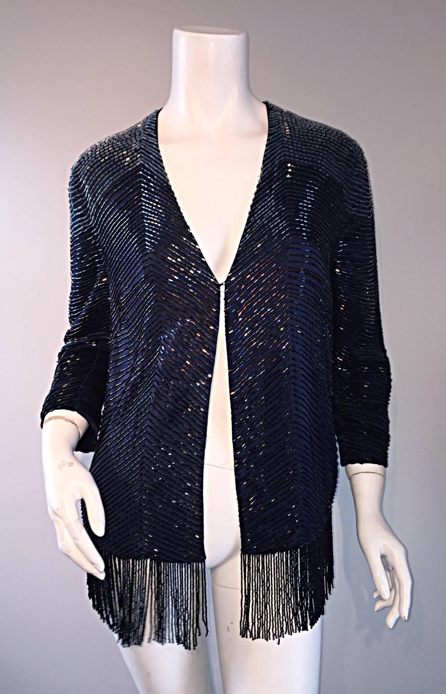 Magnifique cardigan vintage bleu marine en soie perlée et frangée avec perles de verre Excellent état - En vente à San Diego, CA