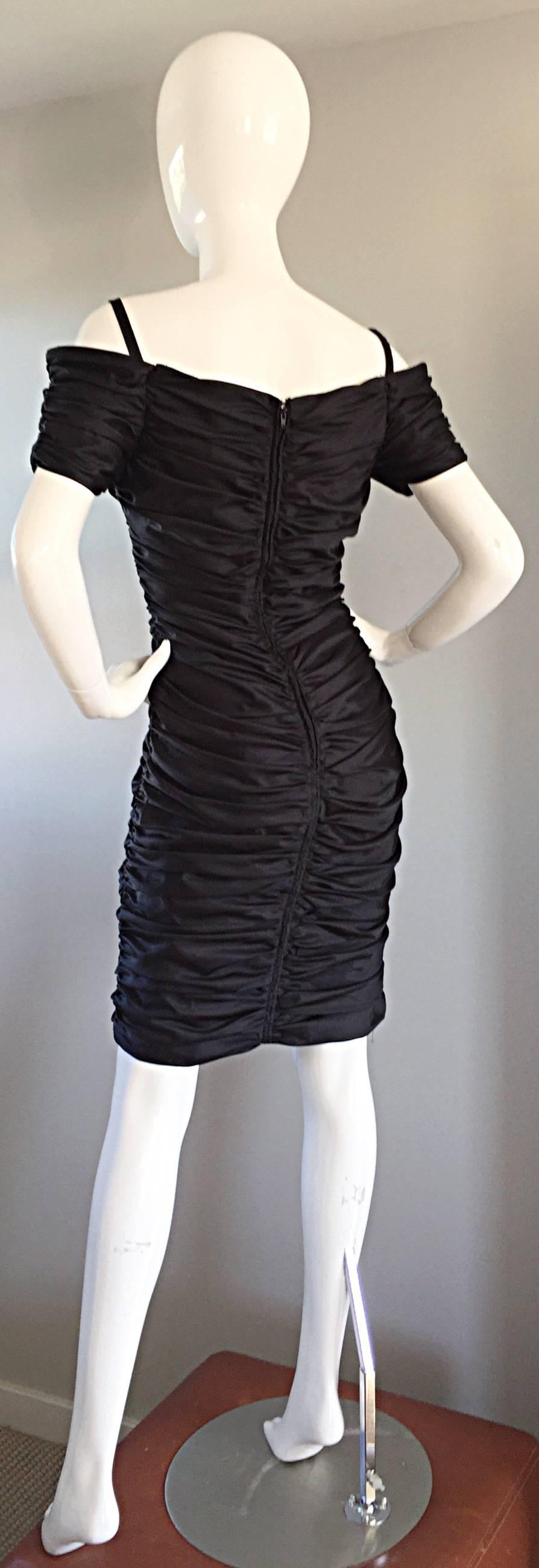 Sexy Vintage 1990s 90s Black Ruched Off - Shoulder Body Con Little Black Dress  In Excellent Condition For Sale In San Diego, CA