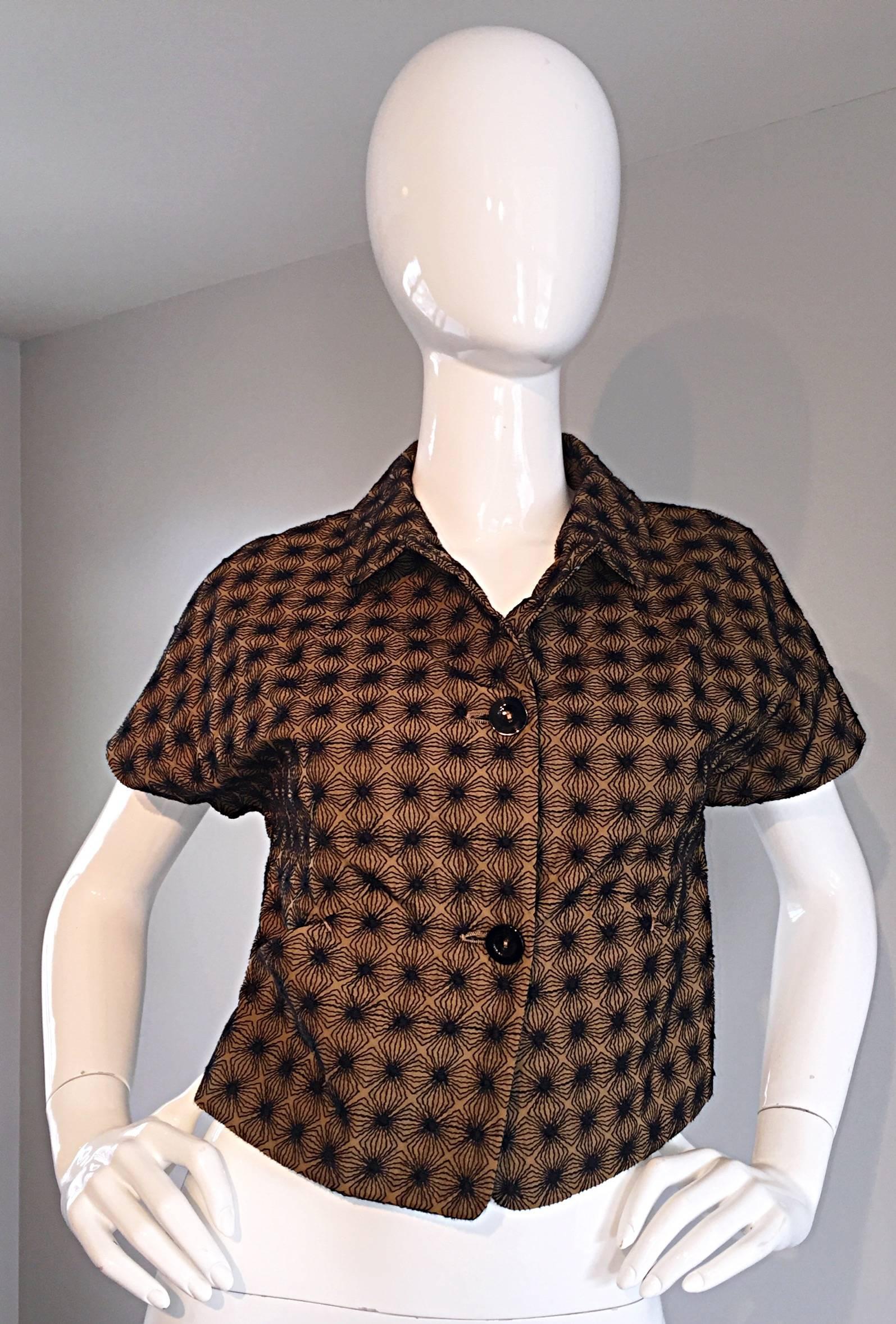 Wonderful brand new PIAZZA SEMPIONE cropped cotton short sleeve jacket! 1940s style, that looks awesome casual, or dressy. Black embroidery over brown cotton. Pockets at both sides of the waist. Great with jeans, trouser, a skirt, or over a dress.
