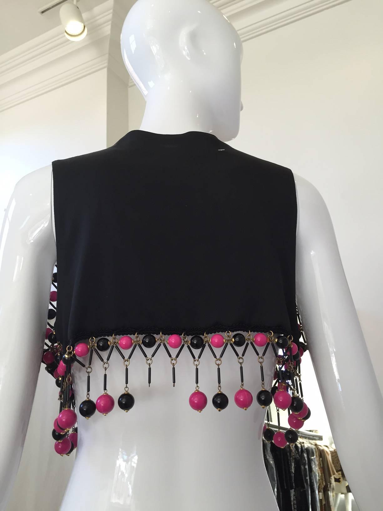 Donna Lina Lee Gilet vintage in acrilico rosa e perline nere, anni '80 in vendita