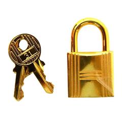 Hermes kleines goldenes Vorhängeschloss und Schlüssel
