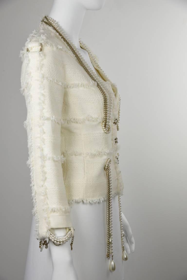 Chanel 08P Demi Couture White Wool Jacket With 20 Pearl and Gold Chains FR36 In Excellent Condition In Portland, OR