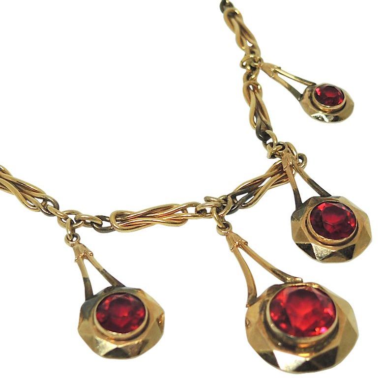 Red Rhinestone Vintage Bib Necklace  In Excellent Condition For Sale In New York, NY