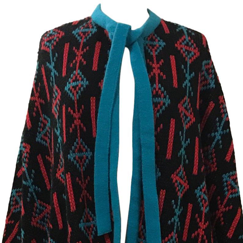 Giorgio Sant'Angelo Knits Cape Poncho Black Red Blue Geometric Knit  Excellent état - En vente à San Francisco, CA