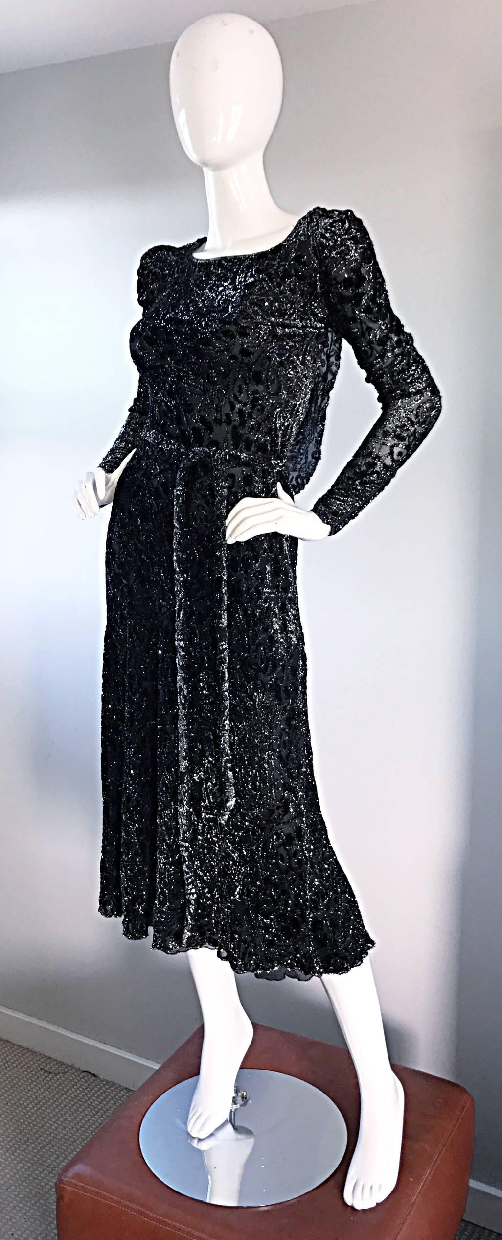 Stunning vintage MARY MCFADDEN, for NEIMAN MARCUS, black and silver burnt out velvet and chiffon long sleeve midi dress! Features the most beautiful silk velvet burn out chiffon overlay. Glimmers in all the right ways! Detachable waist belt.