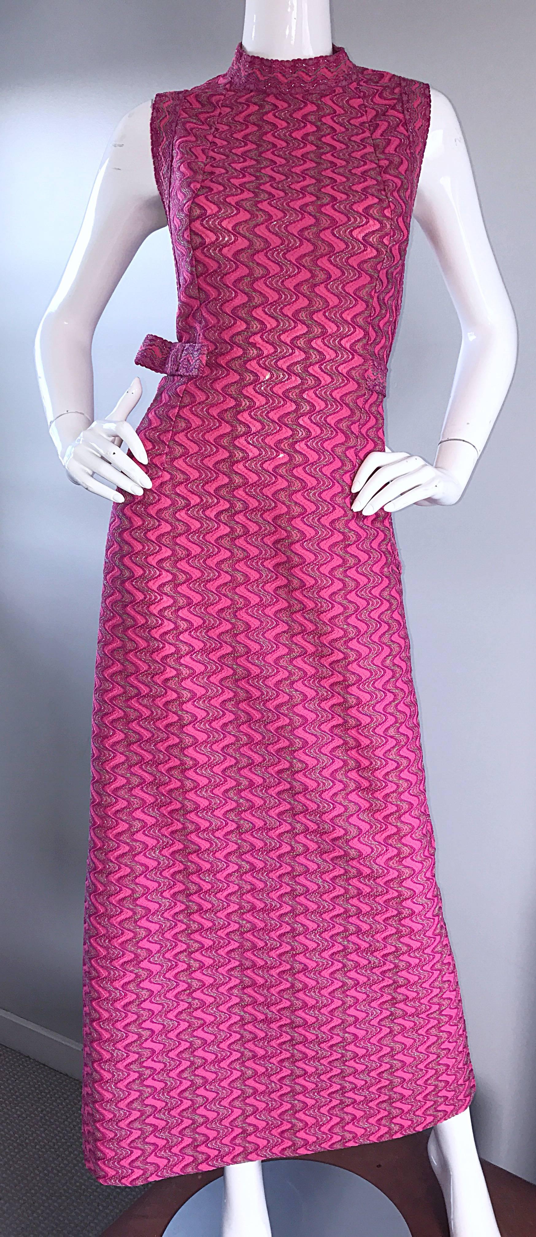 Women's 1960s Hanro Siesta Fuchsia Hot Pink Zig Zag Vintage 60s Kint Maxi Dress w/ Bow