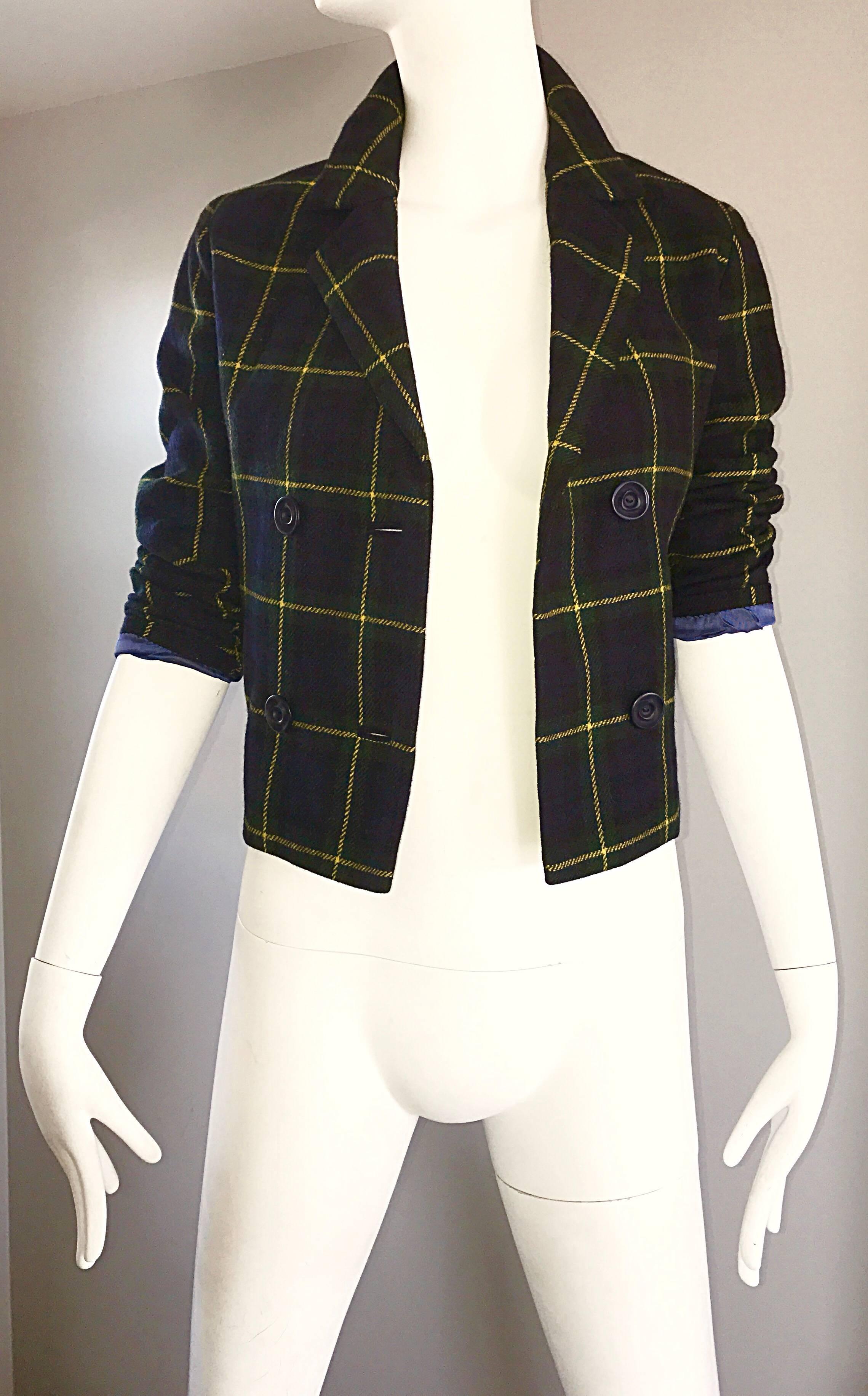 Chic 1960s Vintage Navy Blue, Green, Yellow Tartan Plaid Double Breasted Blazer In Excellent Condition For Sale In San Diego, CA