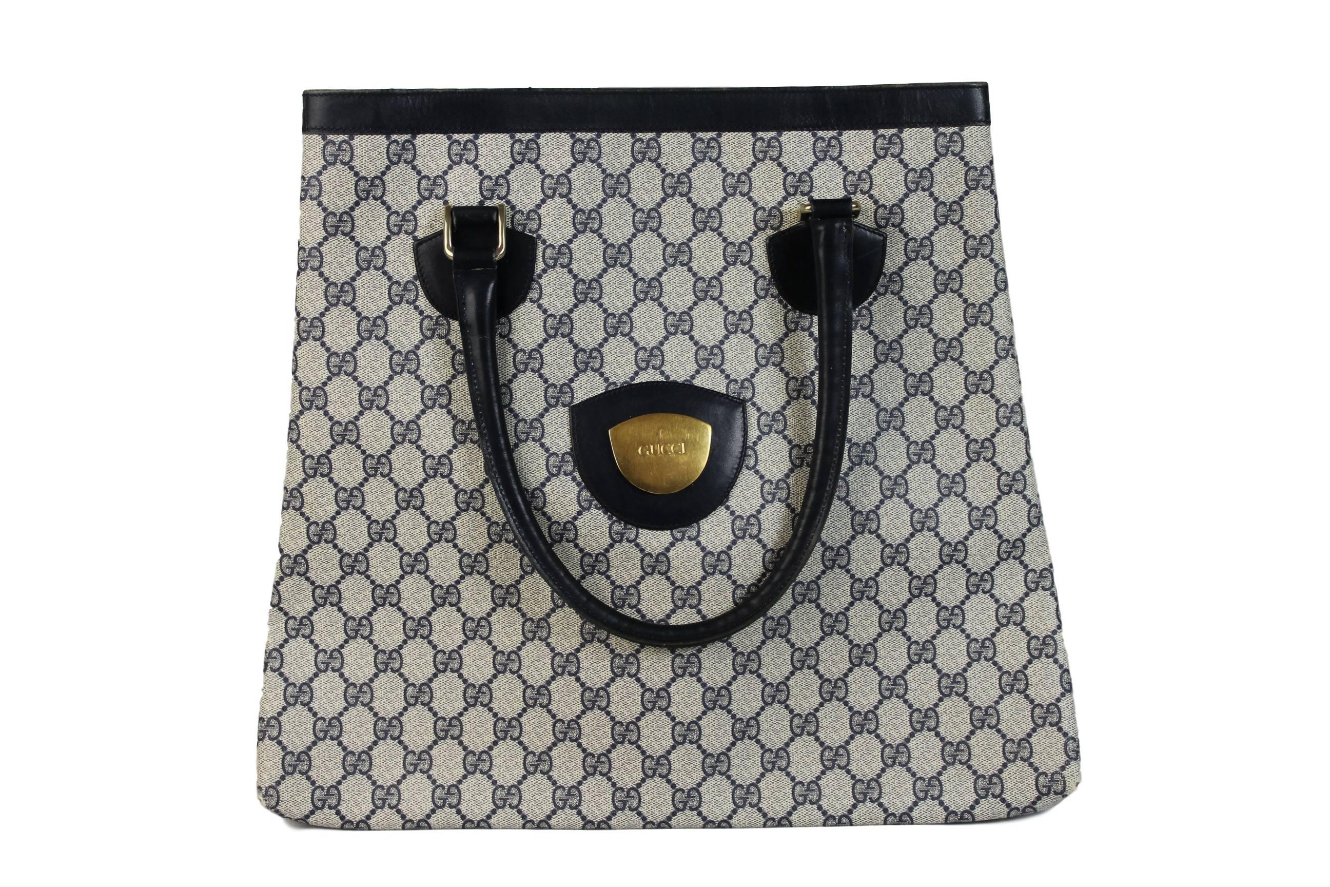 Gucci shopper handbag leather monogram, blue color, gold logo, it has original cotton case. 

Measure:
height: 40 cm
length: 36 cm
width: 3 cm

Color: blue
Condition: good