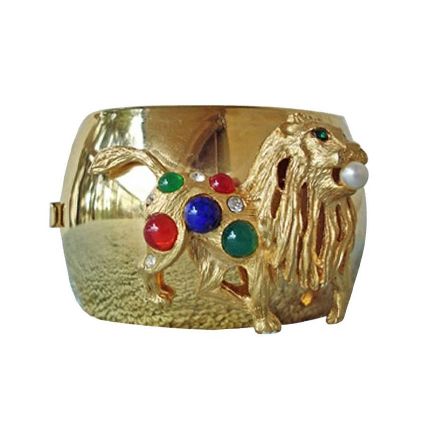 Balmain, grand bracelet manchette vintage en or orné de bijoux