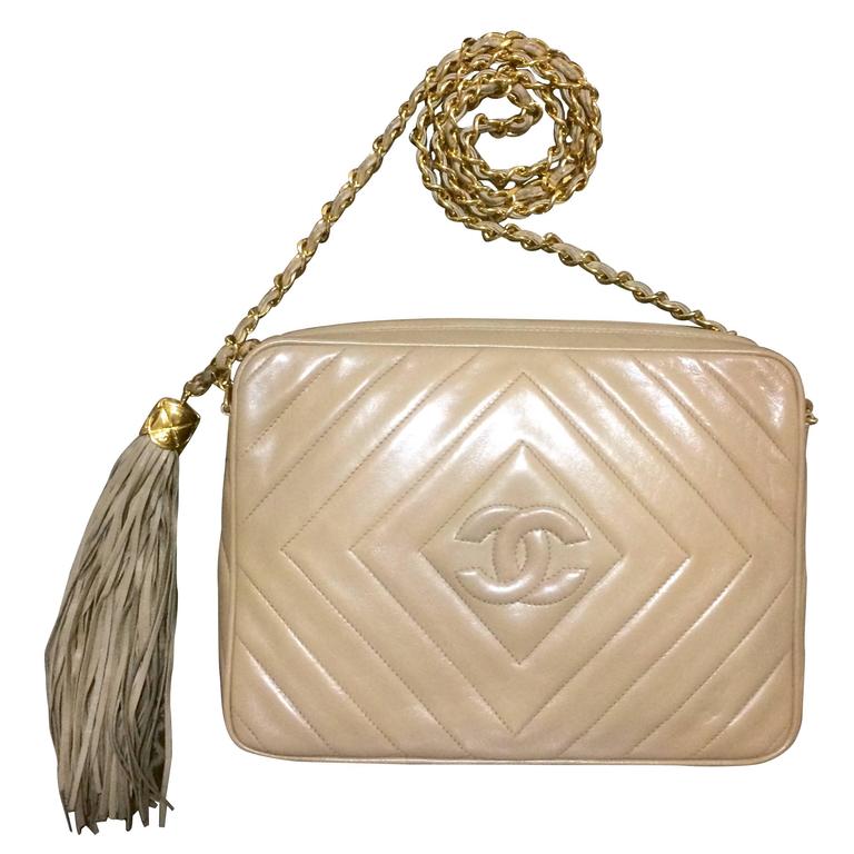 Vintage Chanel beige lamb camera bag style shoulder bag, Chevron