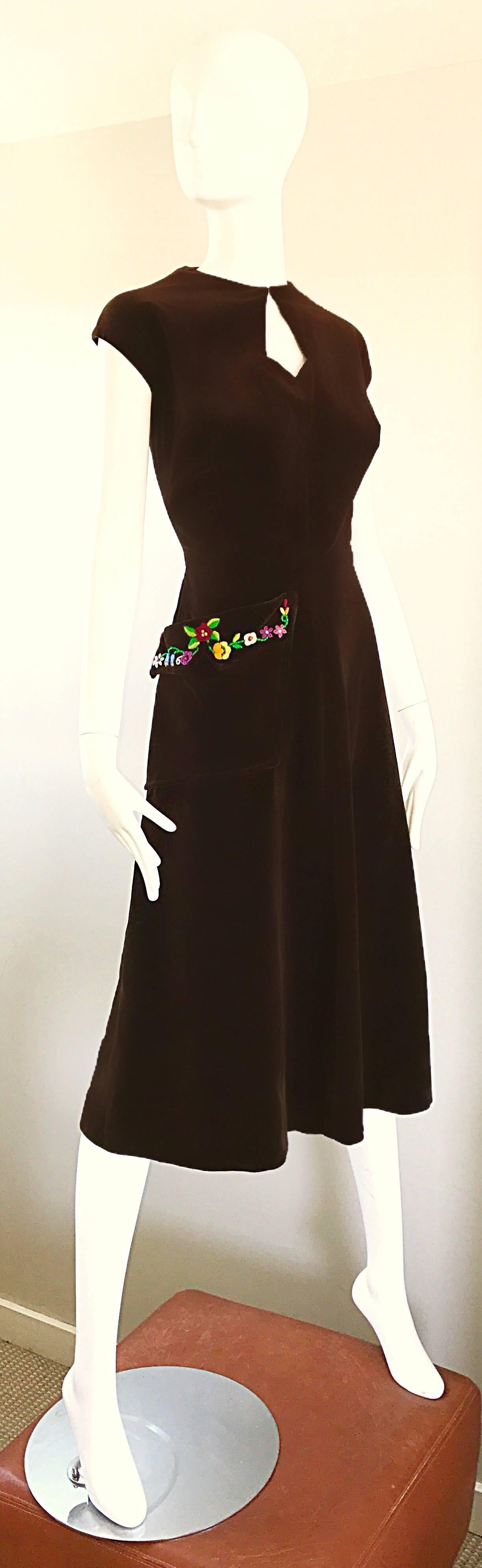 Black 1940s Martha Gale Brown Velvet Flower Embroidered Pocket Vintage 40s Dress