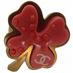 CHANEL 'Clover' Ring Size 53 FR in Coral and Matt Gilt Metal