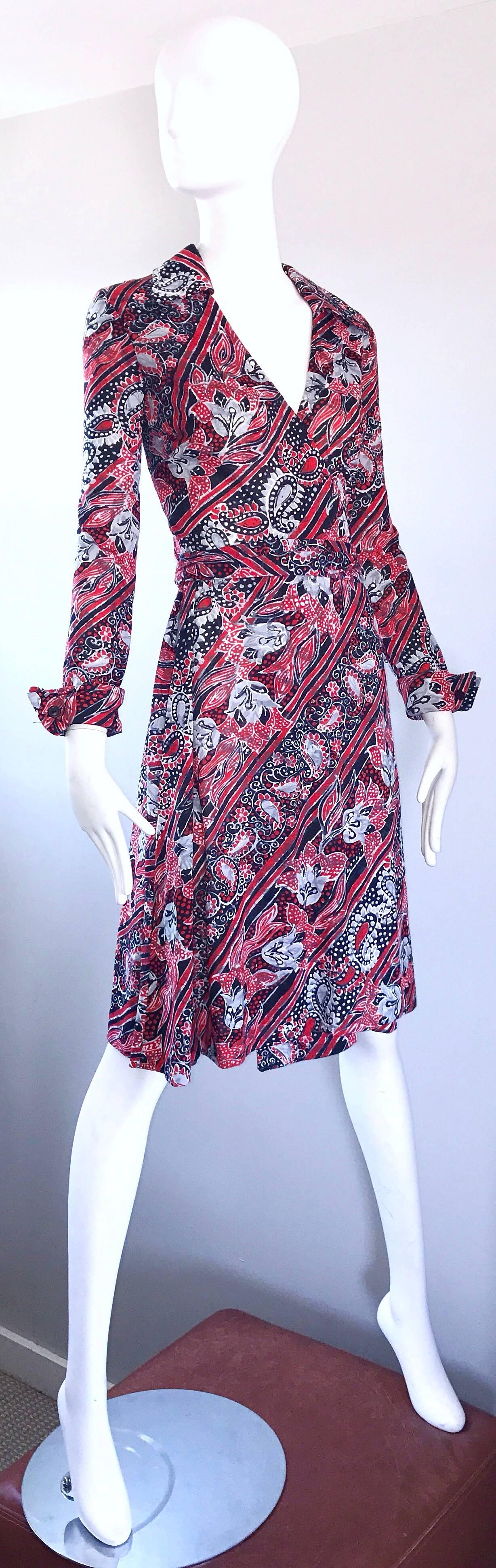 Rare 70s DIANE VON FURSTENBERG bandanna print signature wrap dress! Classic DVF wrap dress that put the designer on the map! Wrap around style with a chic collar. Perfect as a July 4th dress! Vibrant red, white and navy blue paisley print. Great