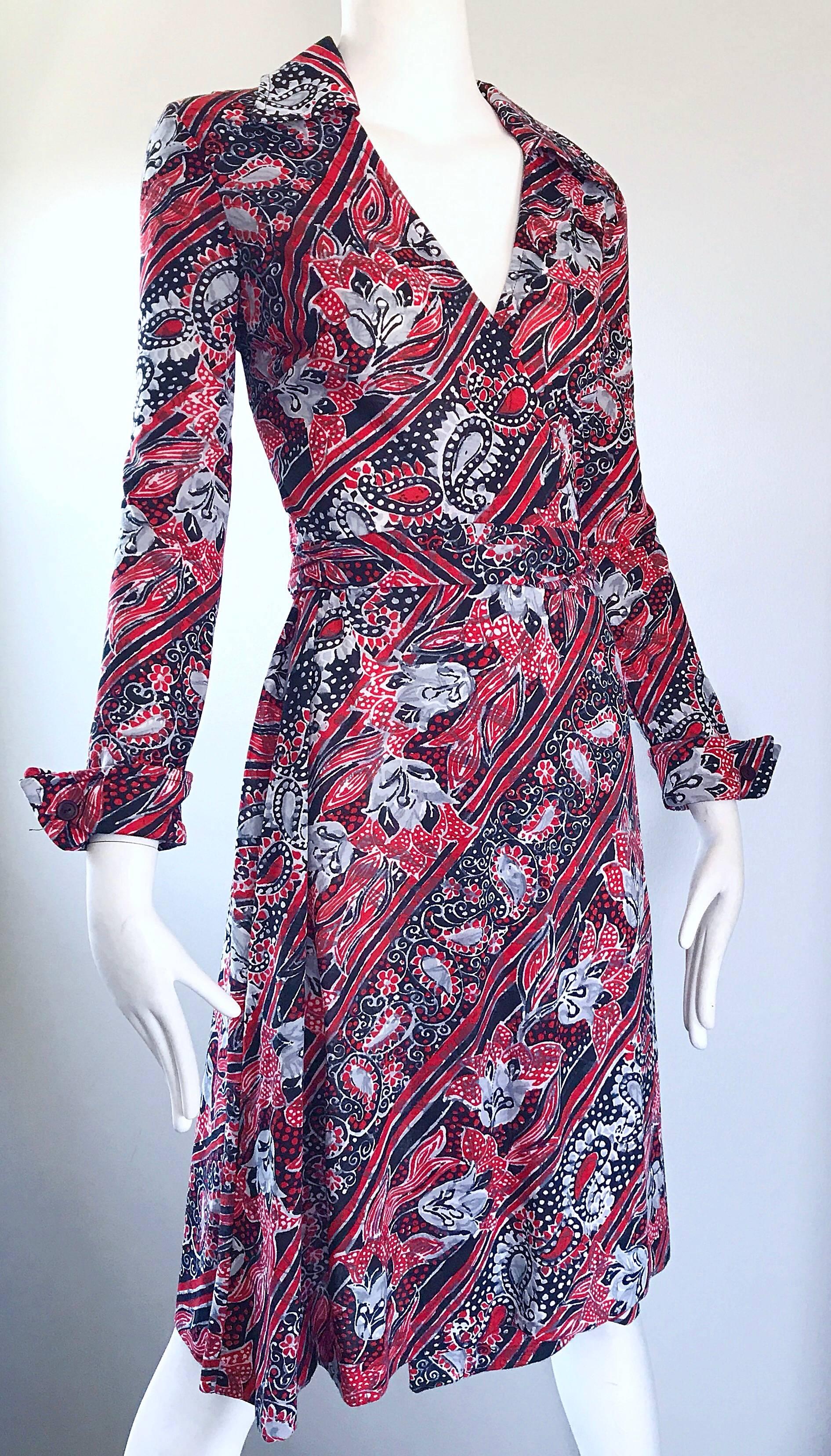 1970s Diane Von Furstenberg Bandanna Print Red White and Blue Vintage Wrap Dress In Excellent Condition In San Diego, CA