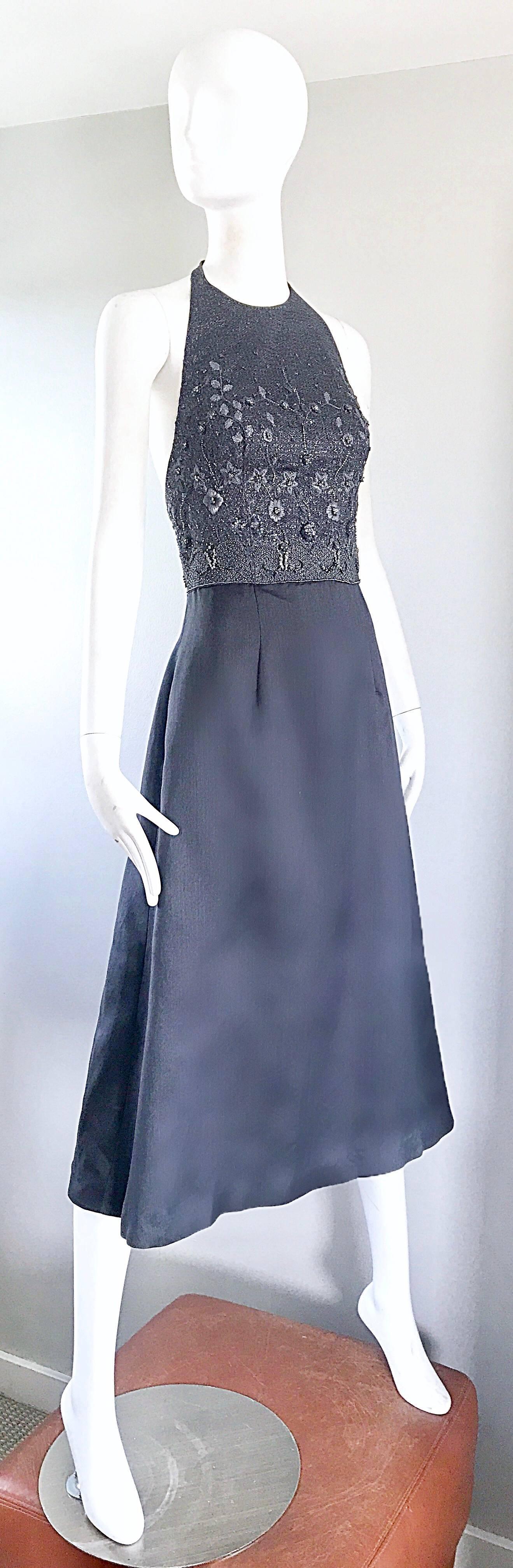 Vintage Pamela Dennis Couture Vintage Holzkohle Grau Perlen 90er Midi Halter A Linie Kleid Damen im Angebot
