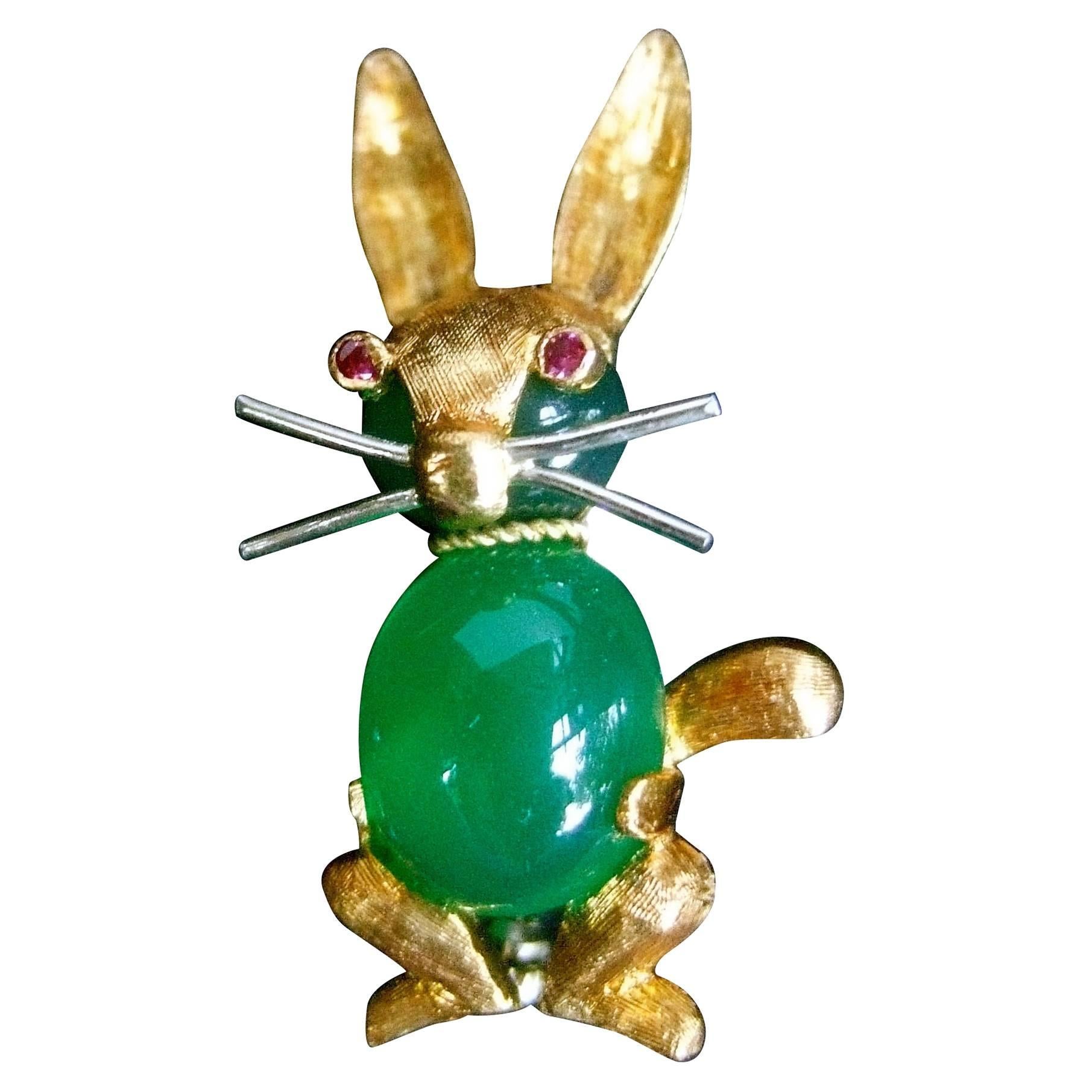 Charming 18k Gold Semi Precious Diminutive Italian Rabbit Scatter Pin c 1960