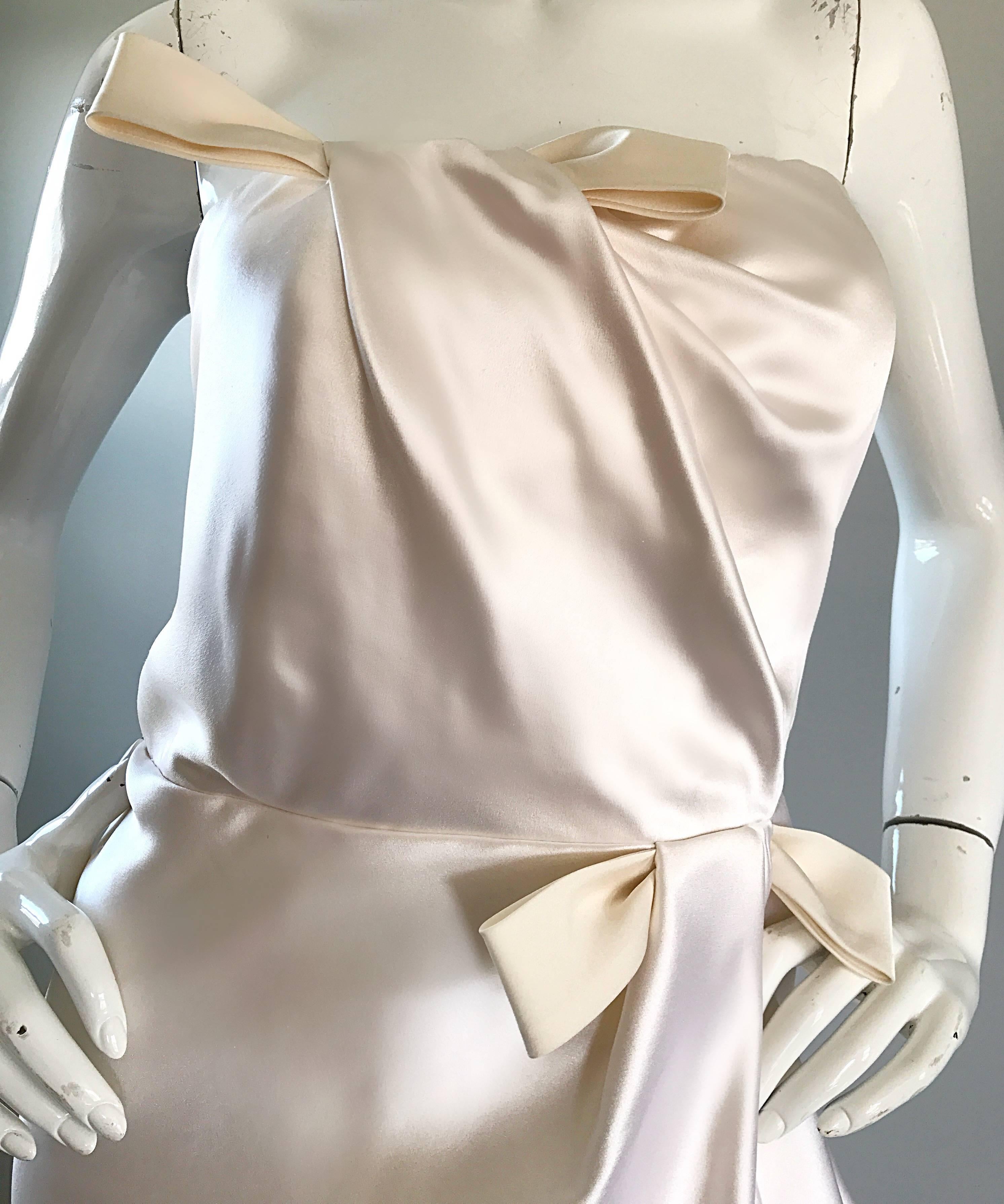 Bill Blass Size 10 Vintage Ivory White Silk Satin Strapless Dress, 1990s  In Excellent Condition In San Diego, CA