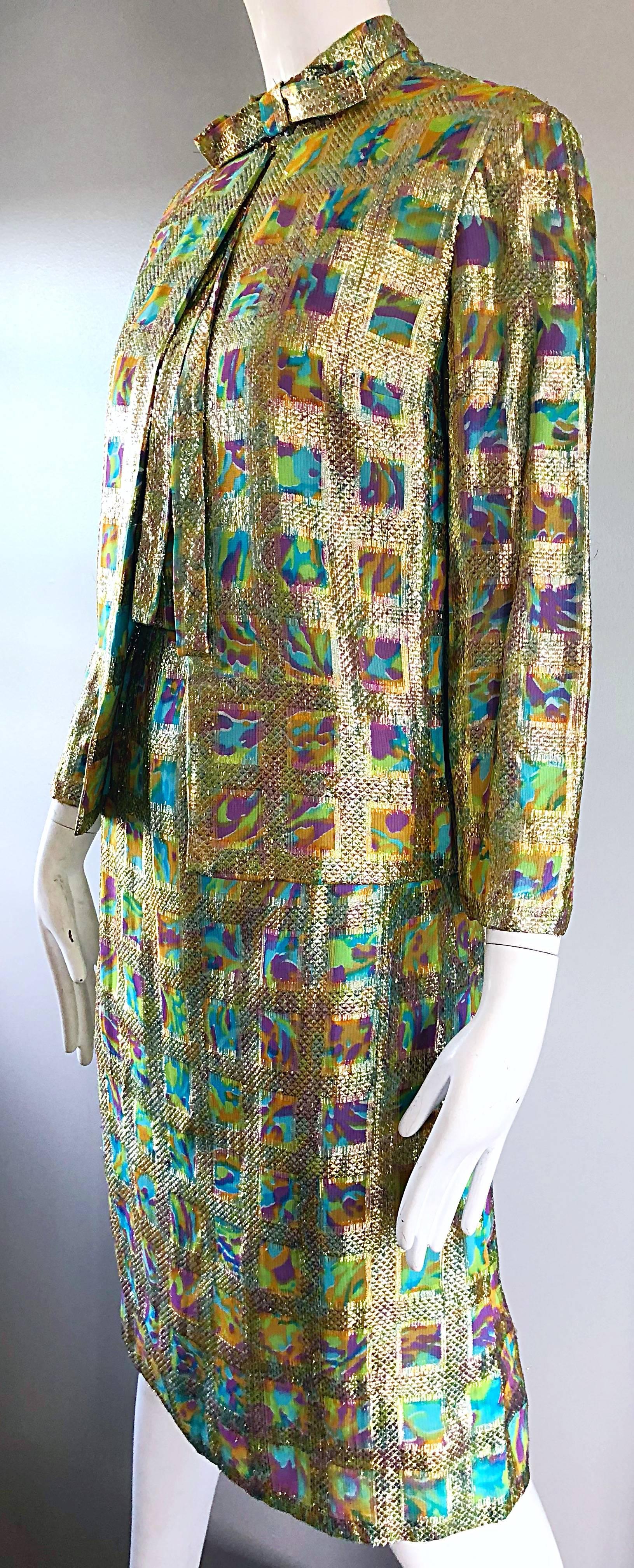 Mardi Gras Goldfarbenes, farbenfrohes Etuikleid und Jacke aus Seide und Lame, Vintage 60er Jahre Set, 1960er Jahre Damen im Angebot