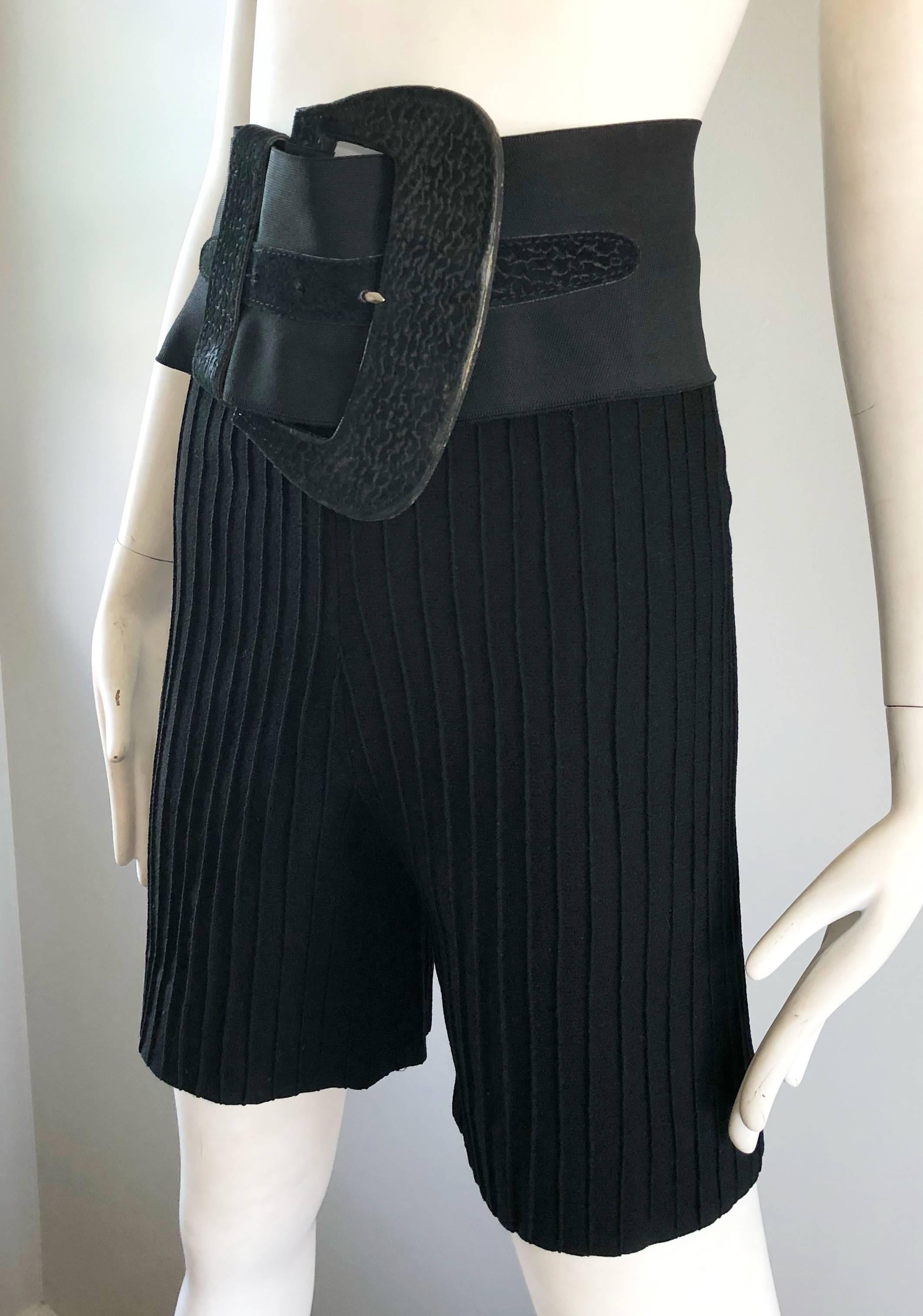 Cardinali Original Sample Black Wool High Waisted 1960s Shorts and Belt Set For Sale 2