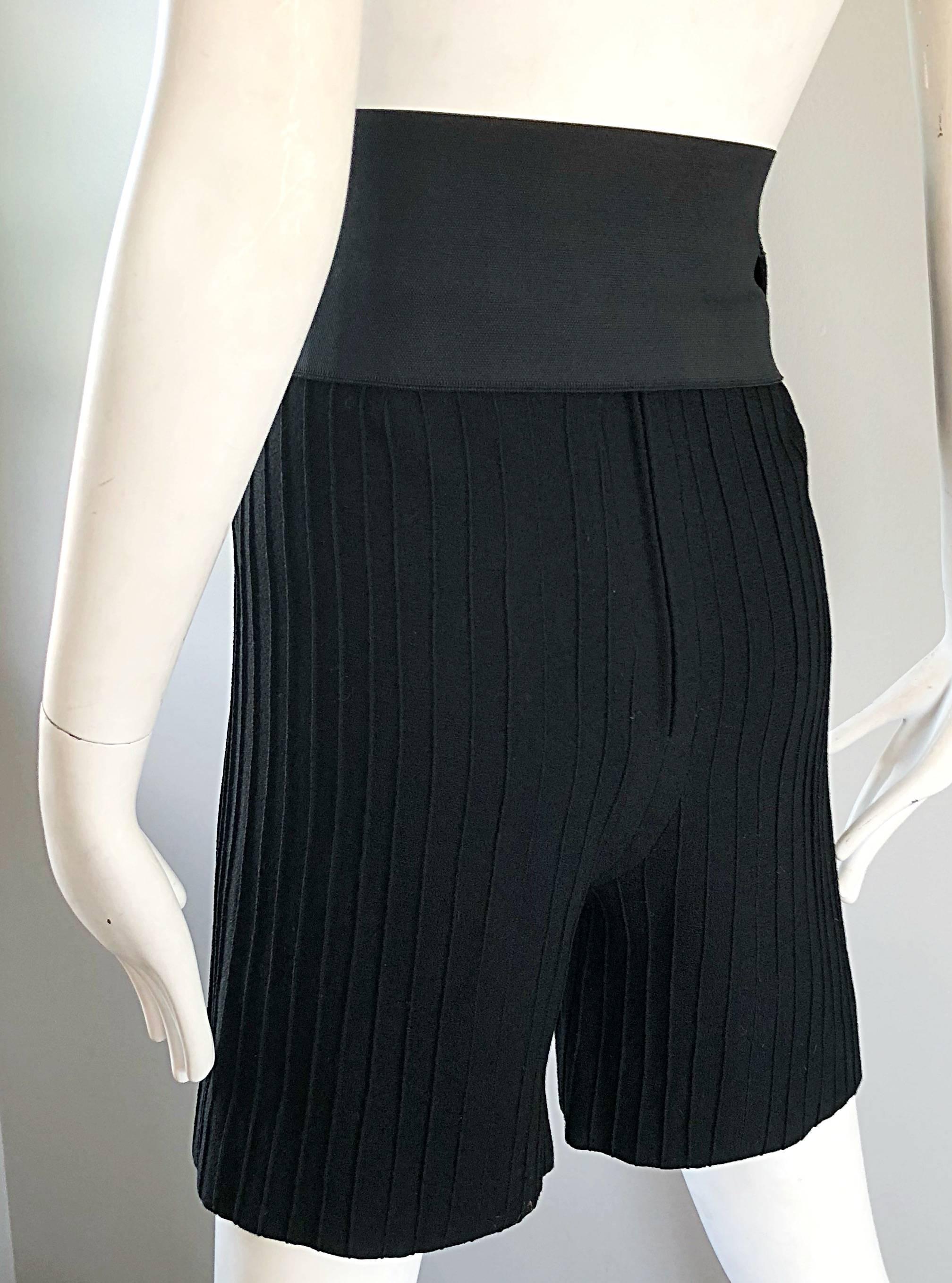 Cardinali Original Sample Black Wool High Waisted 1960s Shorts and Belt Set For Sale 6