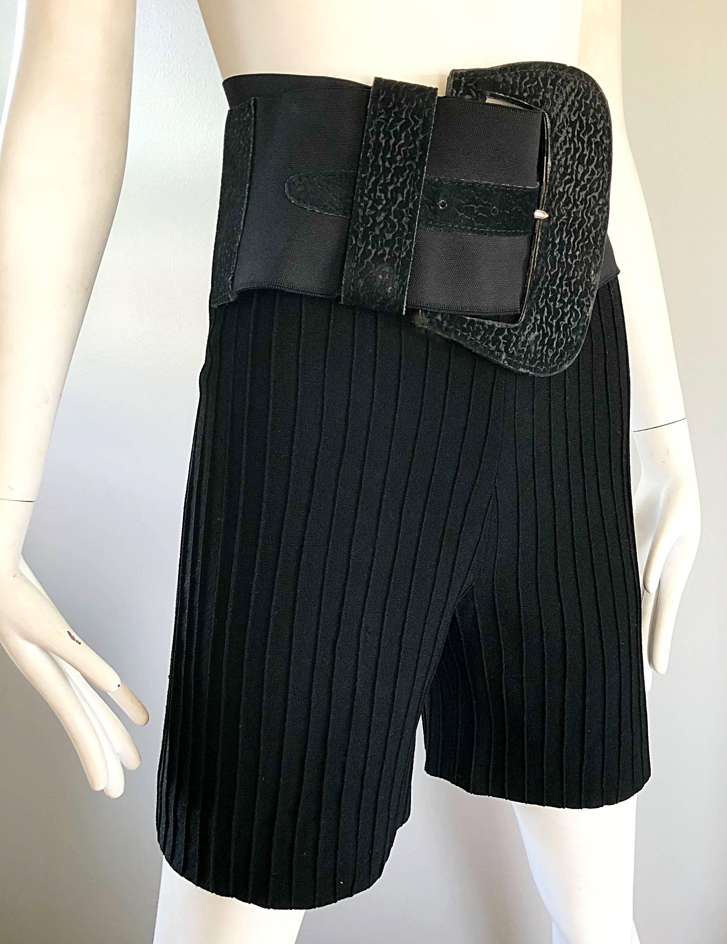 Cardinali Original Sample Black Wool High Waisted 1960s Shorts and Belt Set For Sale 3