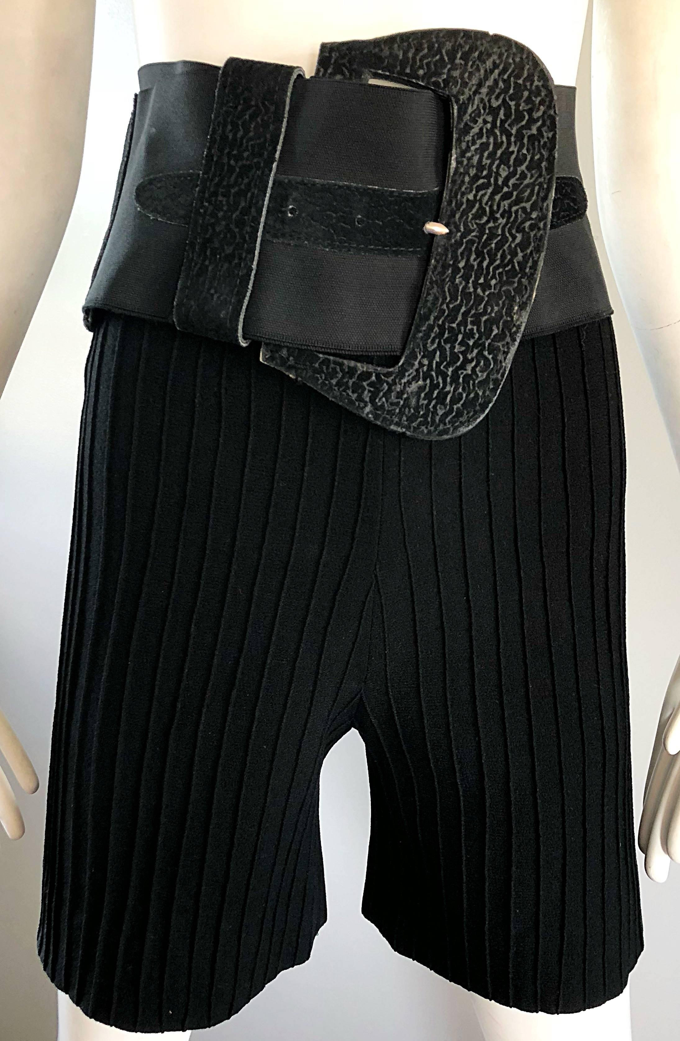 Cardinali Original Muster Set aus hoch taillierten 1960er Shorts und Gürtel aus schwarzer Wolle Damen im Angebot