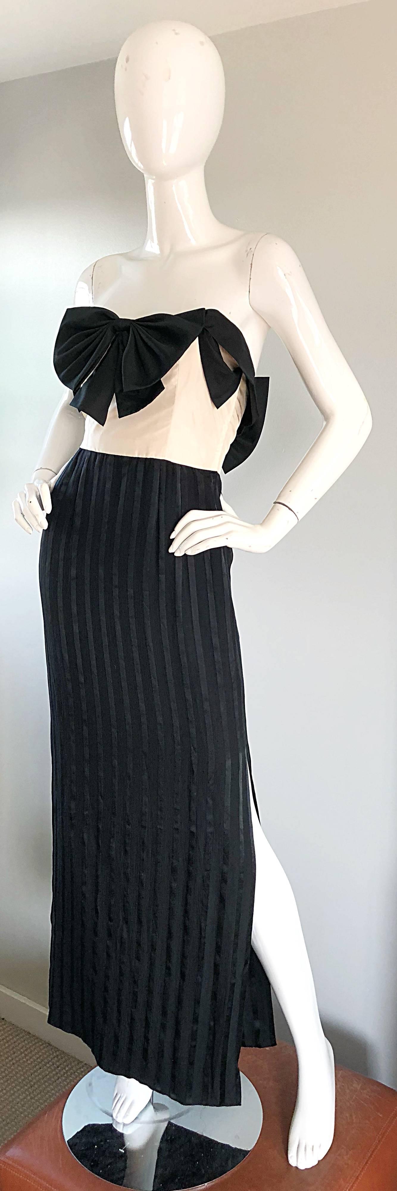 Amazing Vintage Jean Louis Couture Black and White Strapless Bow Gown In Excellent Condition For Sale In San Diego, CA